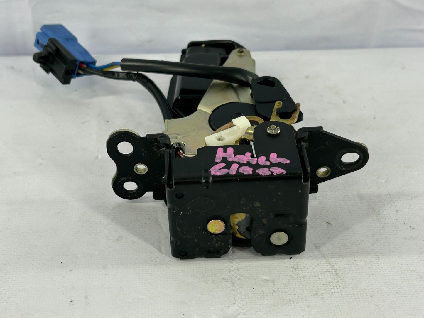 2003-2008 Toyota Matrix Back Door Hatch Glass Lock Actuator OEM 69110-02010