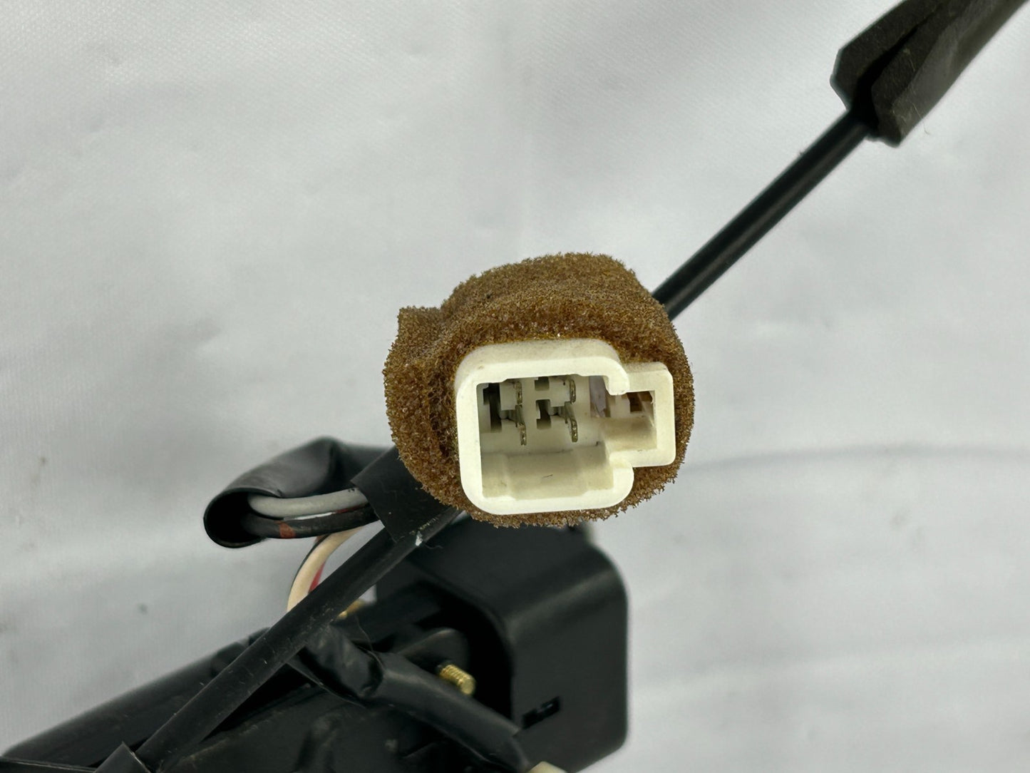 2003-2008 Toyota Matrix Rear Trunk Liftgate Latch Lock Actuator OEM 69110-02010