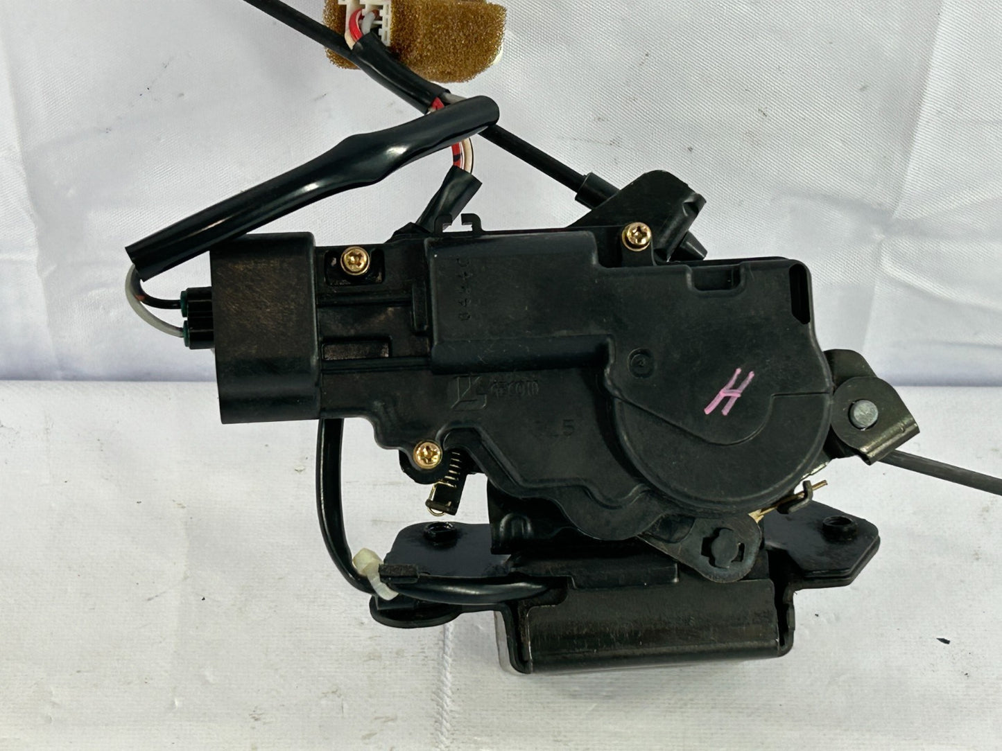 2003-2008 Toyota Matrix Rear Trunk Liftgate Latch Lock Actuator OEM 69110-02010
