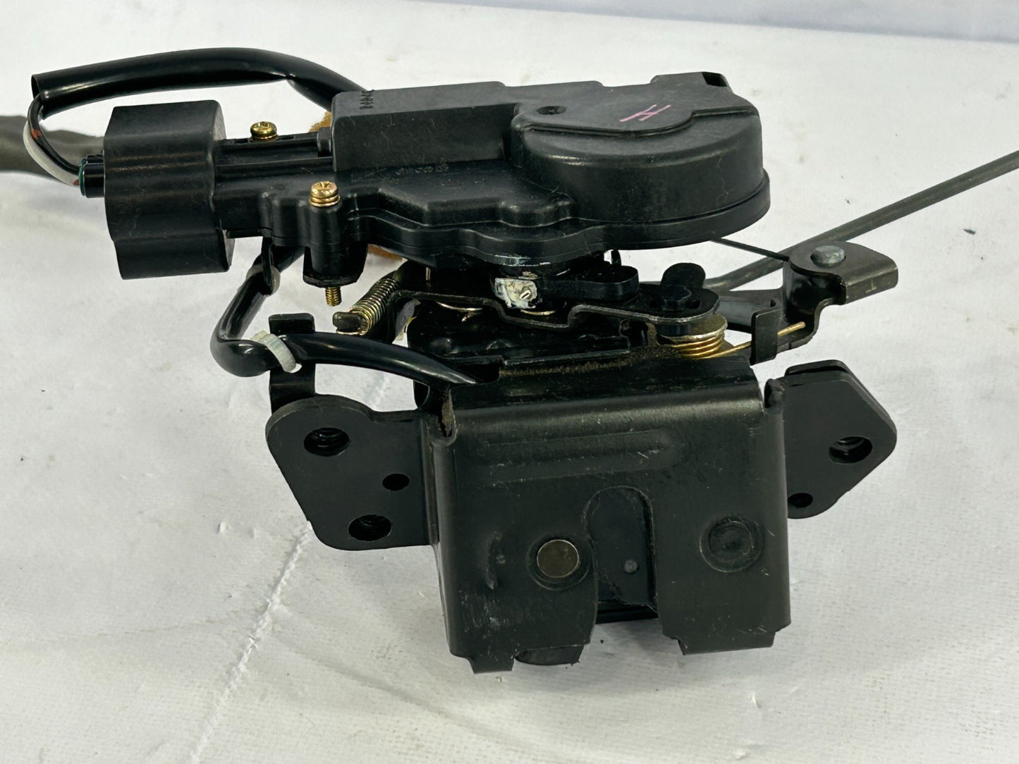 2003-2008 Toyota Matrix Rear Trunk Liftgate Latch Lock Actuator OEM 69110-02010