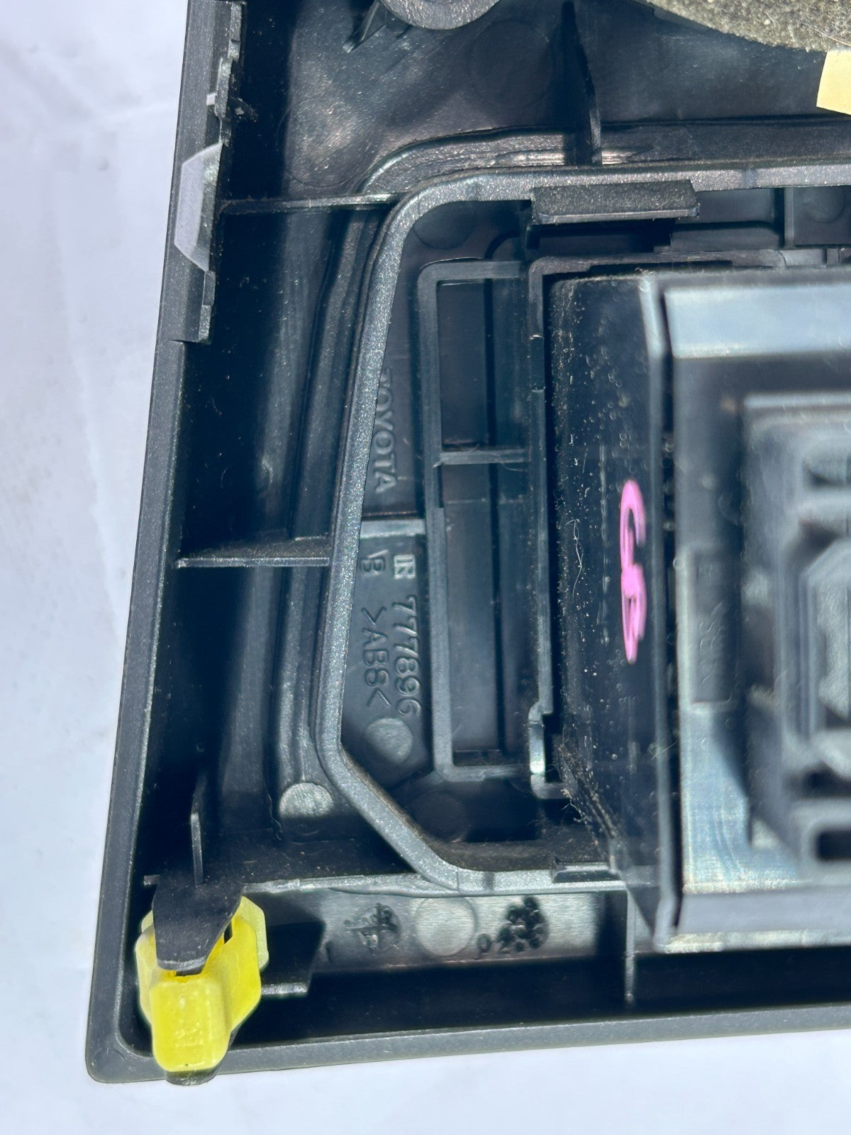 2003-2008 Toyota Matrix Dimmer Power Mirror Switch Control Bezel OEM 55404-01030
