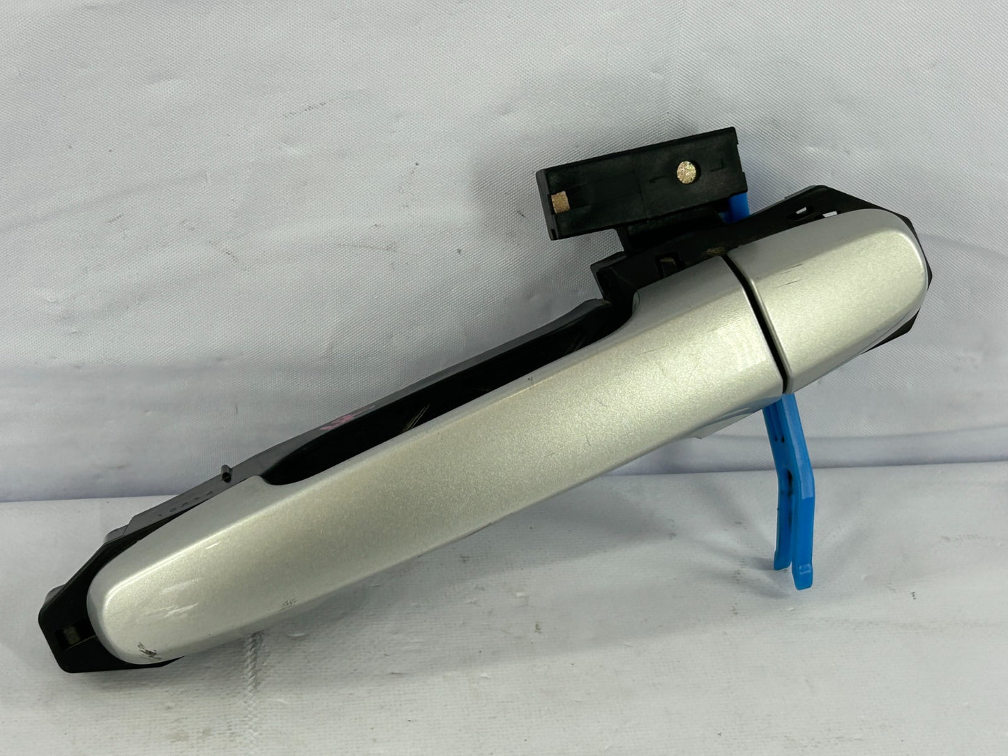 03-05 Toyota Corolla Matrix Rear Left Exterior Door Handle OEM 69211-AA020-B0