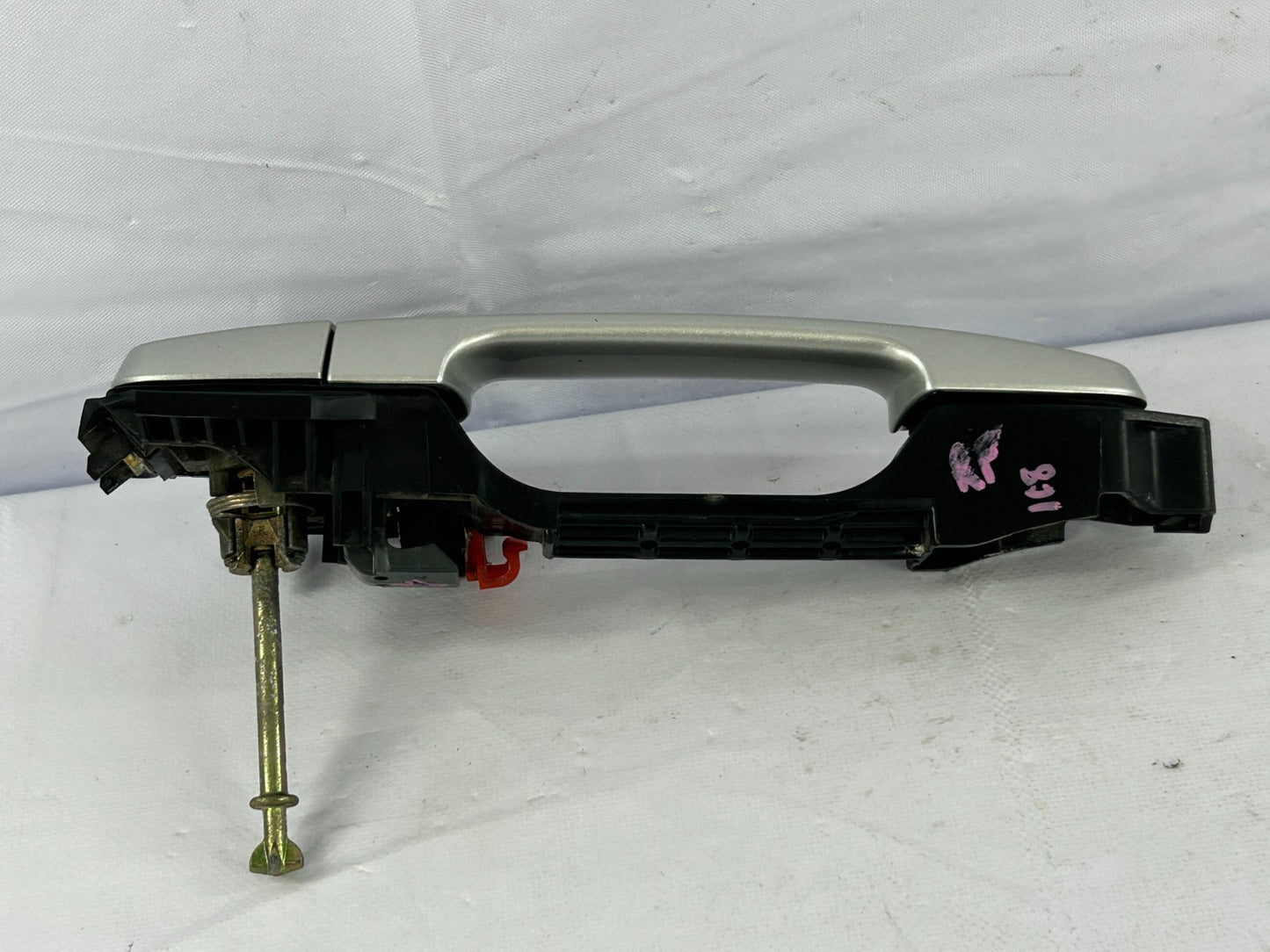 2003-2005 Toyota Matrix Front Right Exterior Door Handle OEM 69211-AA020-B0