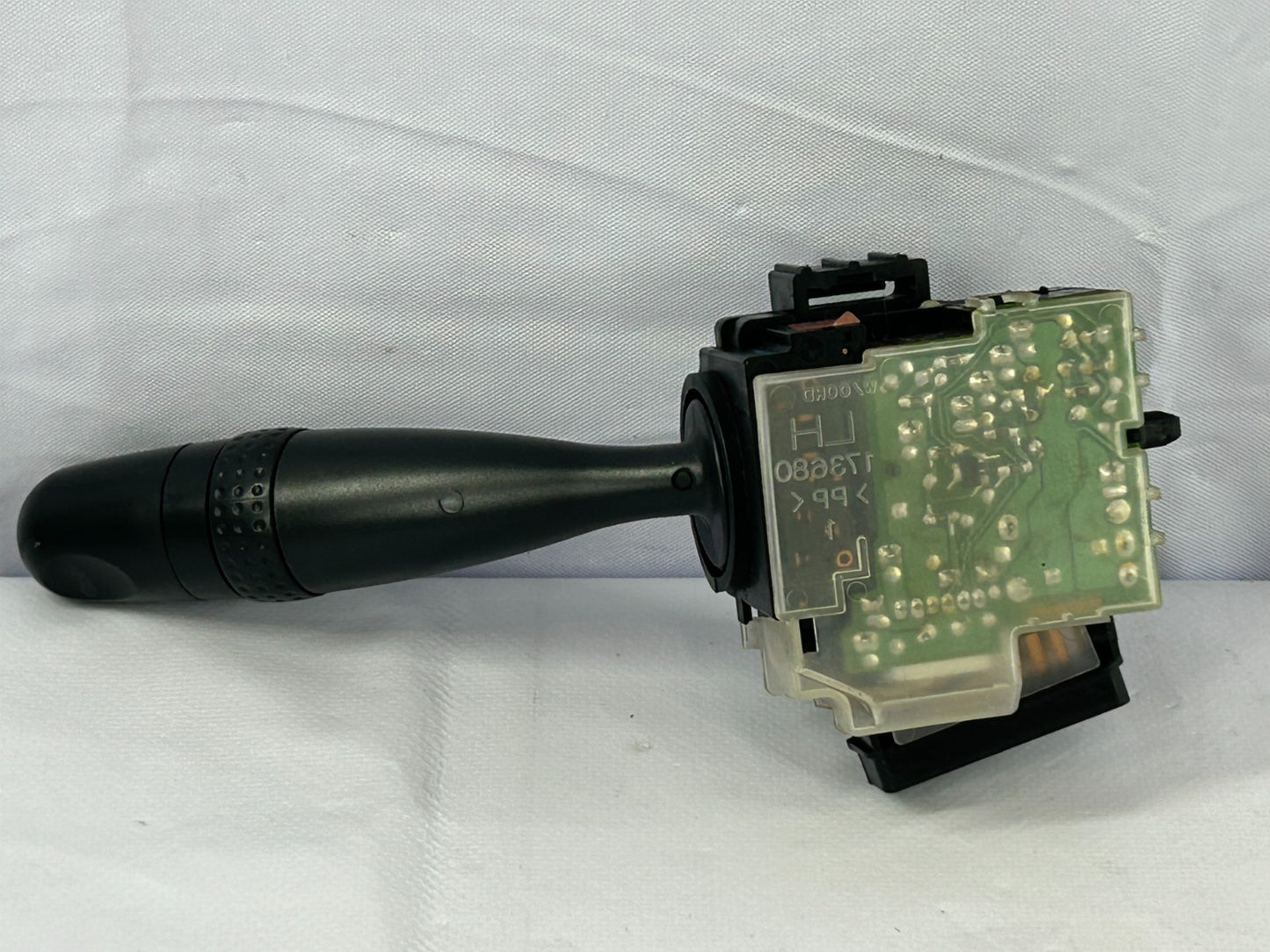 2003-2005 Toyota Matrix Windshield Wiper Combination Switch OEM 84652-01090