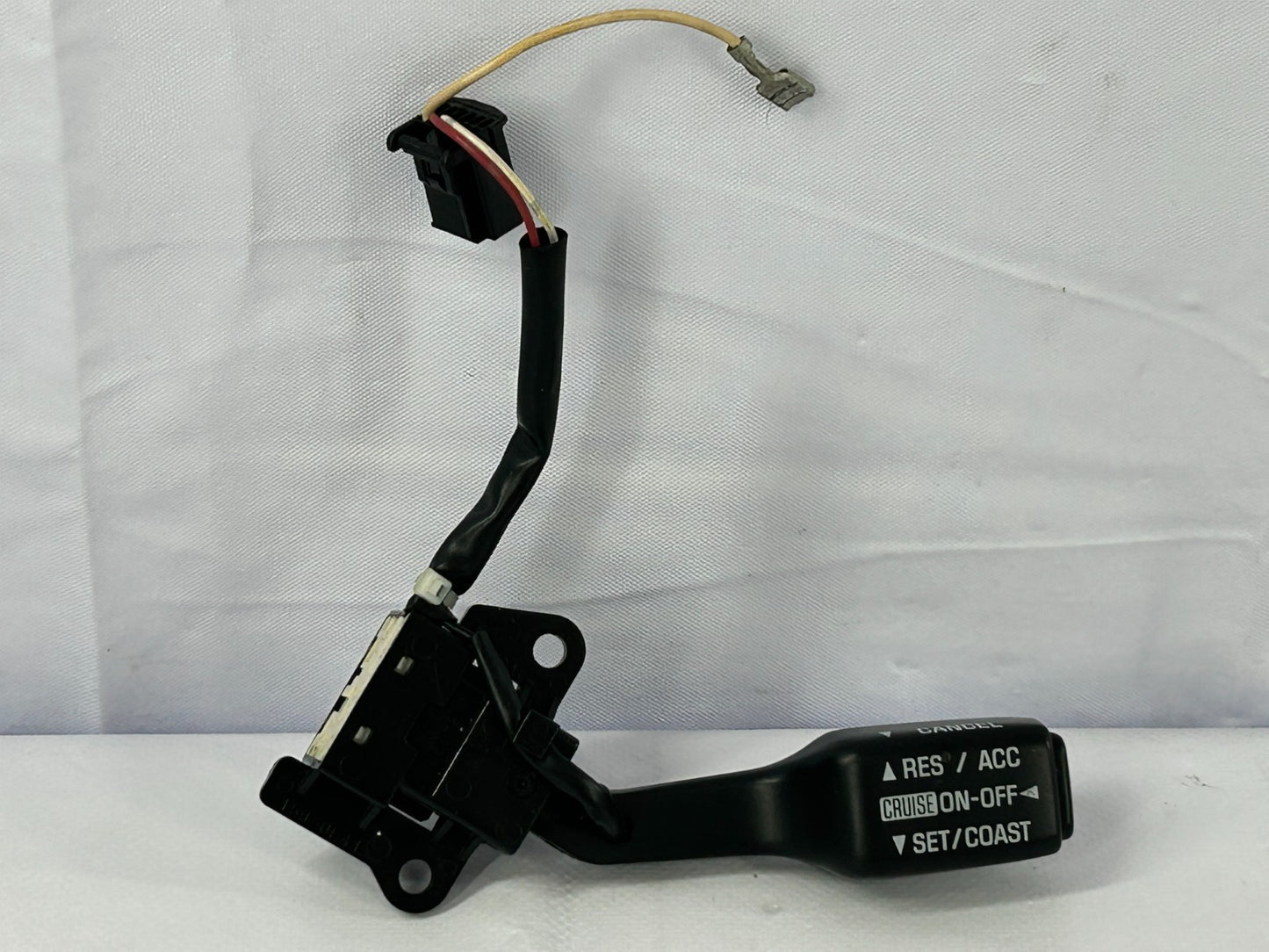 2003-2005 Toyota Matrix Cruise Control Main Switch Assembly OEM 84630-02040