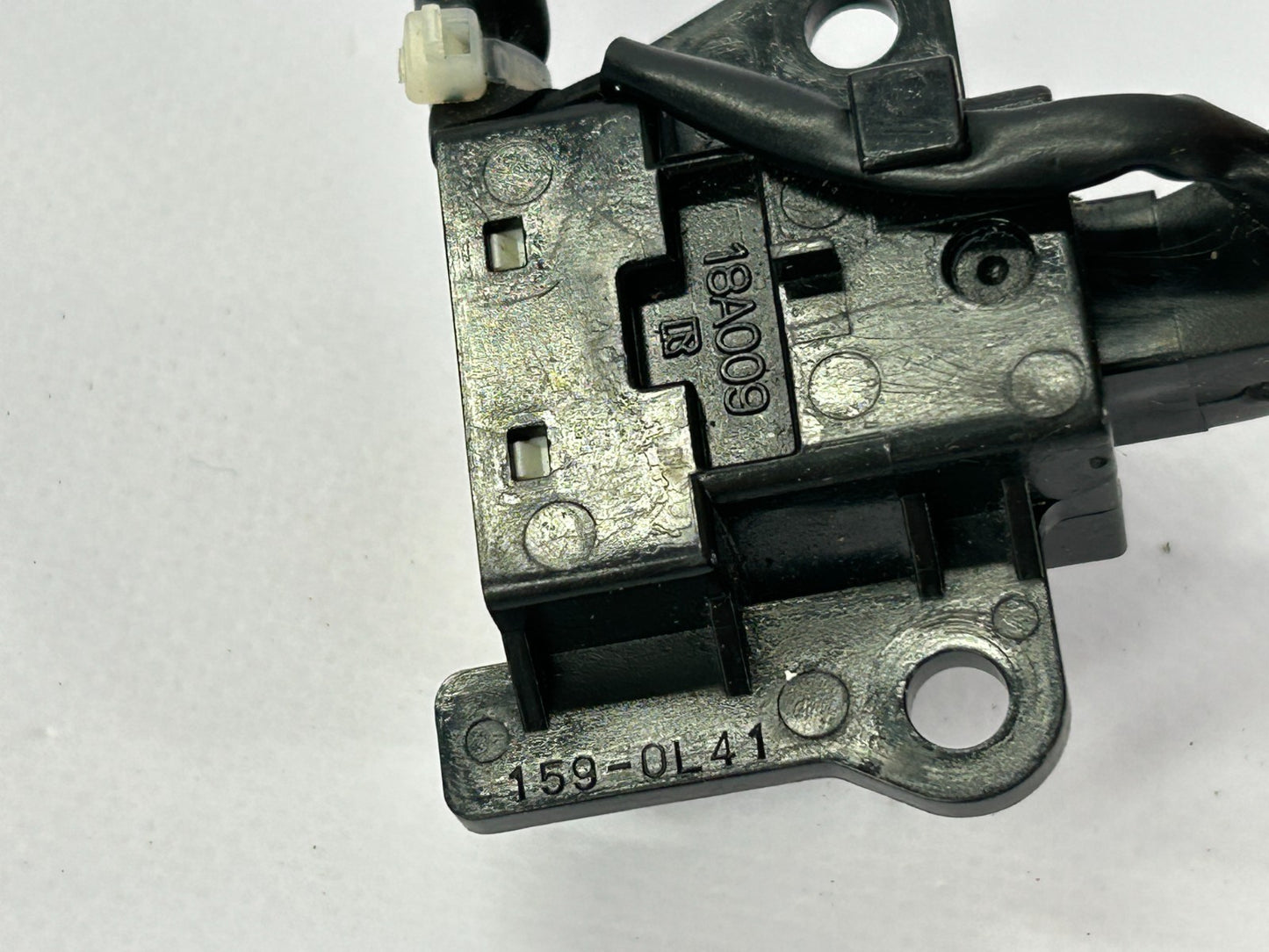 2003-2005 Toyota Matrix Cruise Control Main Switch Assembly OEM 84630-02040