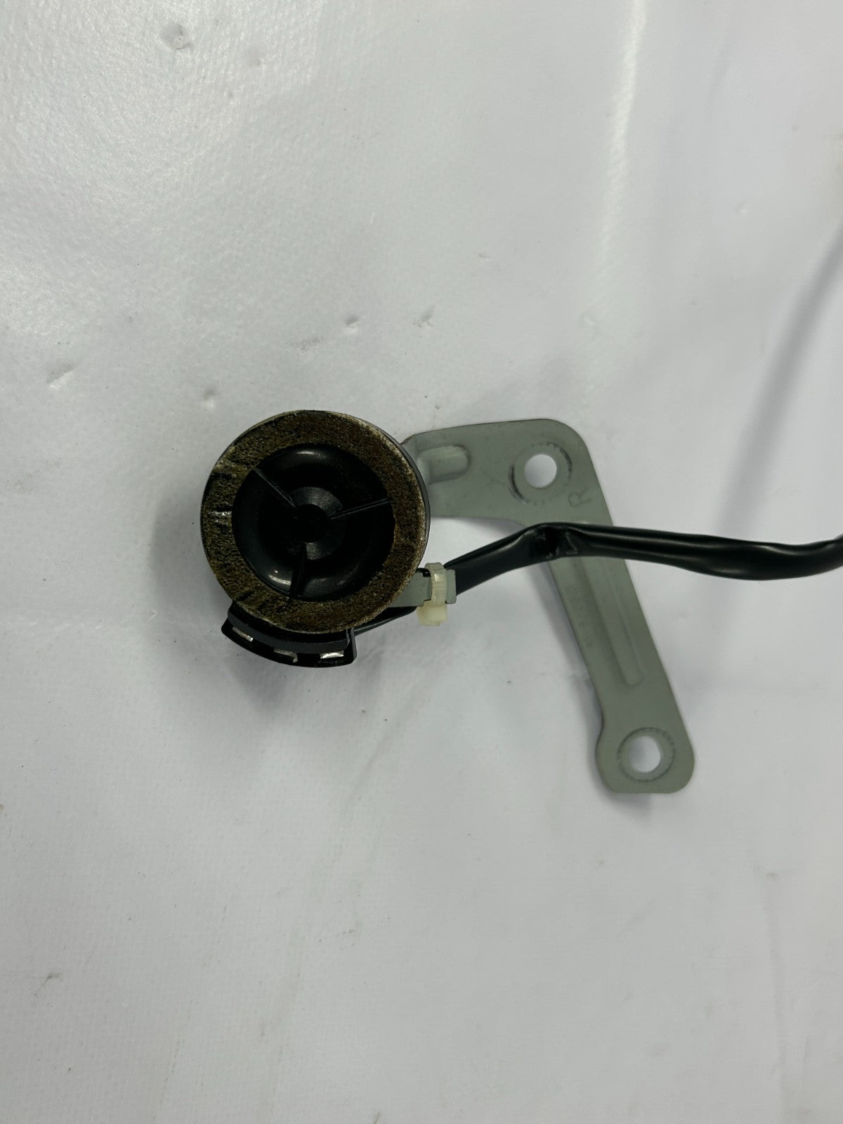 2003-2008 Toyota Matrix Front Right Door Tweeter Speaker OEM 86160-01200