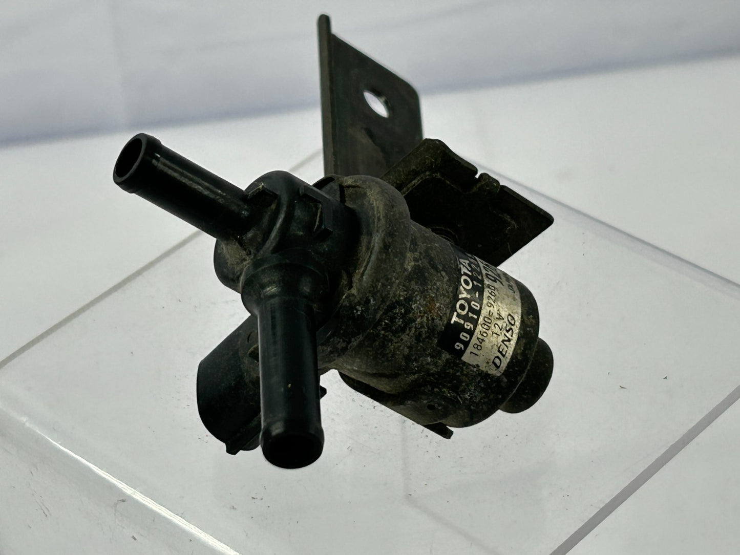 2003-2006 Toyota Matrix Vacuum Switching Valve Assembly OEM 25860-22100