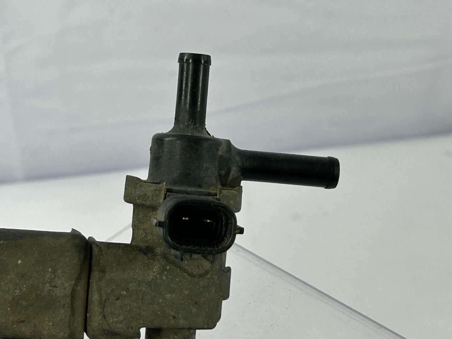 2003-2006 Toyota Matrix Vacuum Switching Valve Assembly OEM 25860-22100