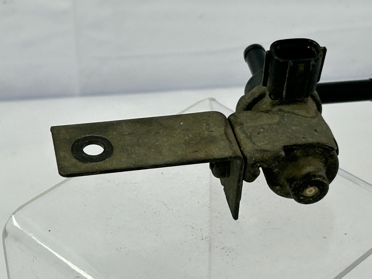 2003-2006 Toyota Matrix Vacuum Switching Valve Assembly OEM 25860-22100