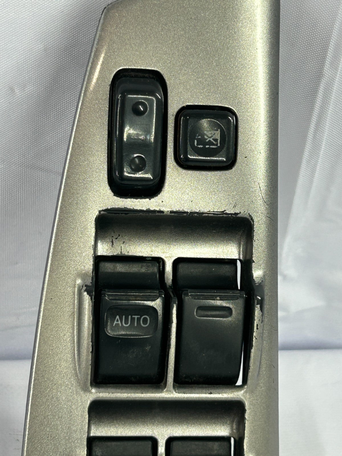 03-05 Toyota Matrix Front Left Door Window Master Switch Assy OEM 84820-01020