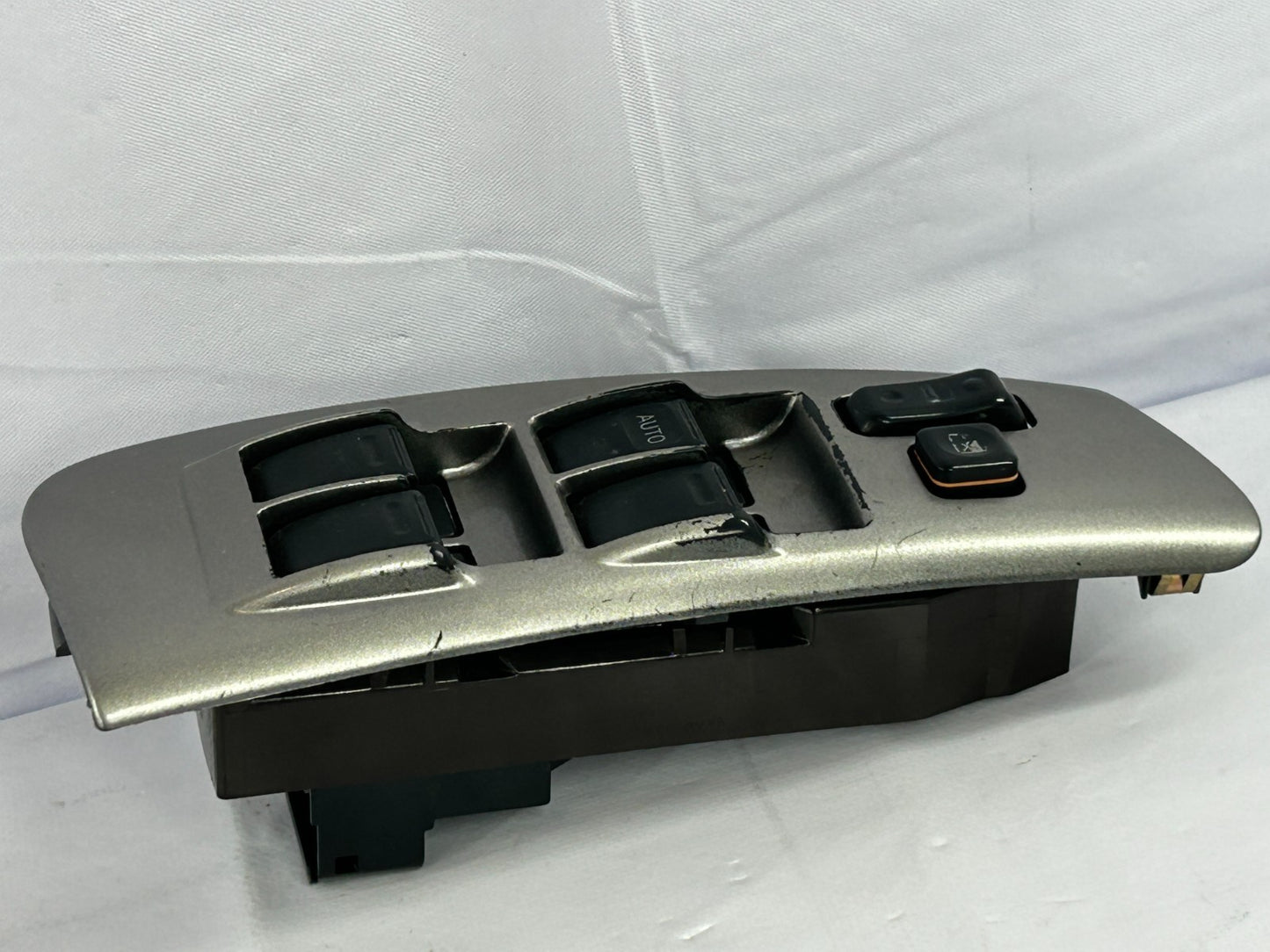 03-05 Toyota Matrix Front Left Door Window Master Switch Assy OEM 84820-01020