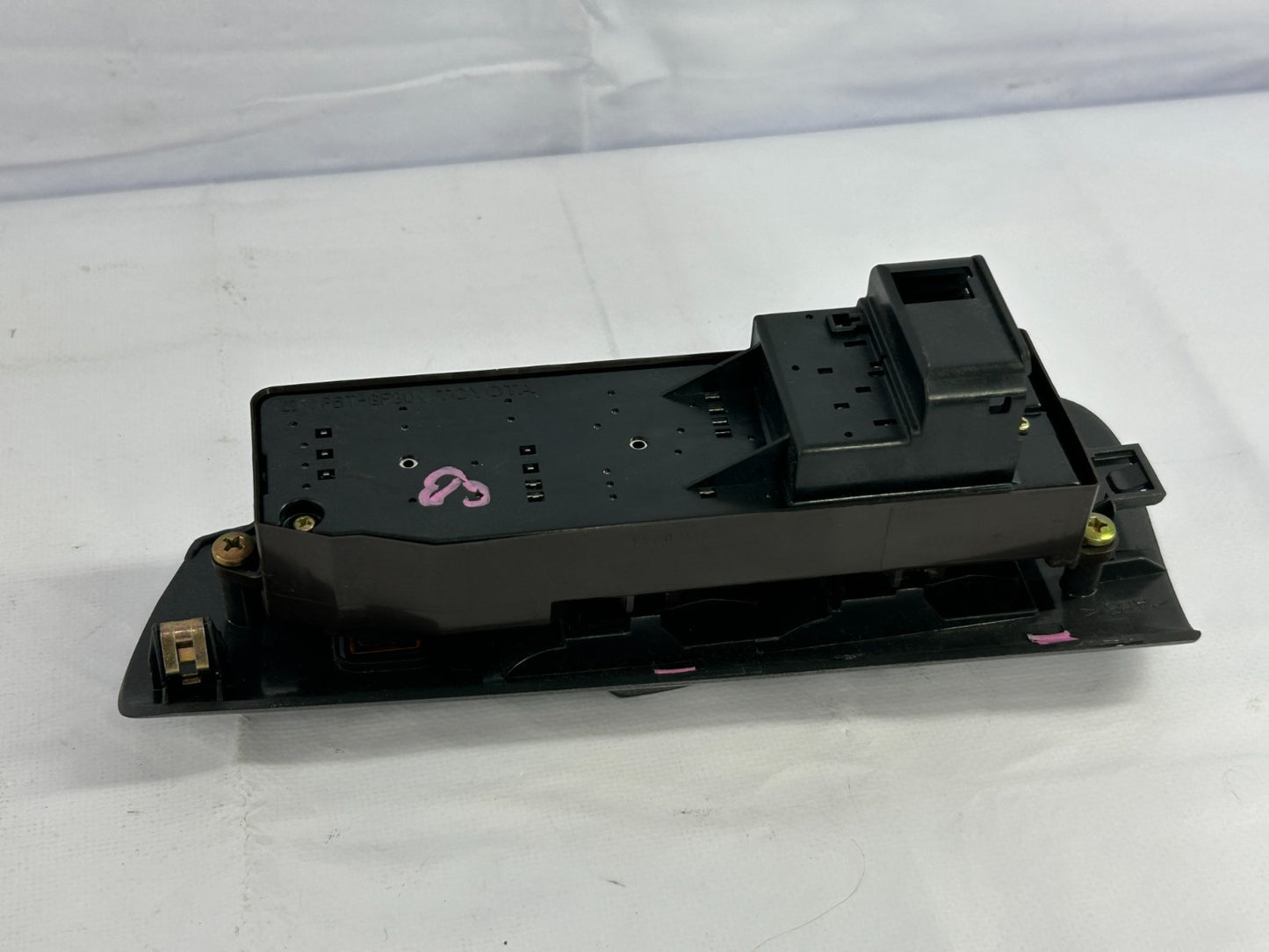 03-05 Toyota Matrix Front Left Door Window Master Switch Assy OEM 84820-01020