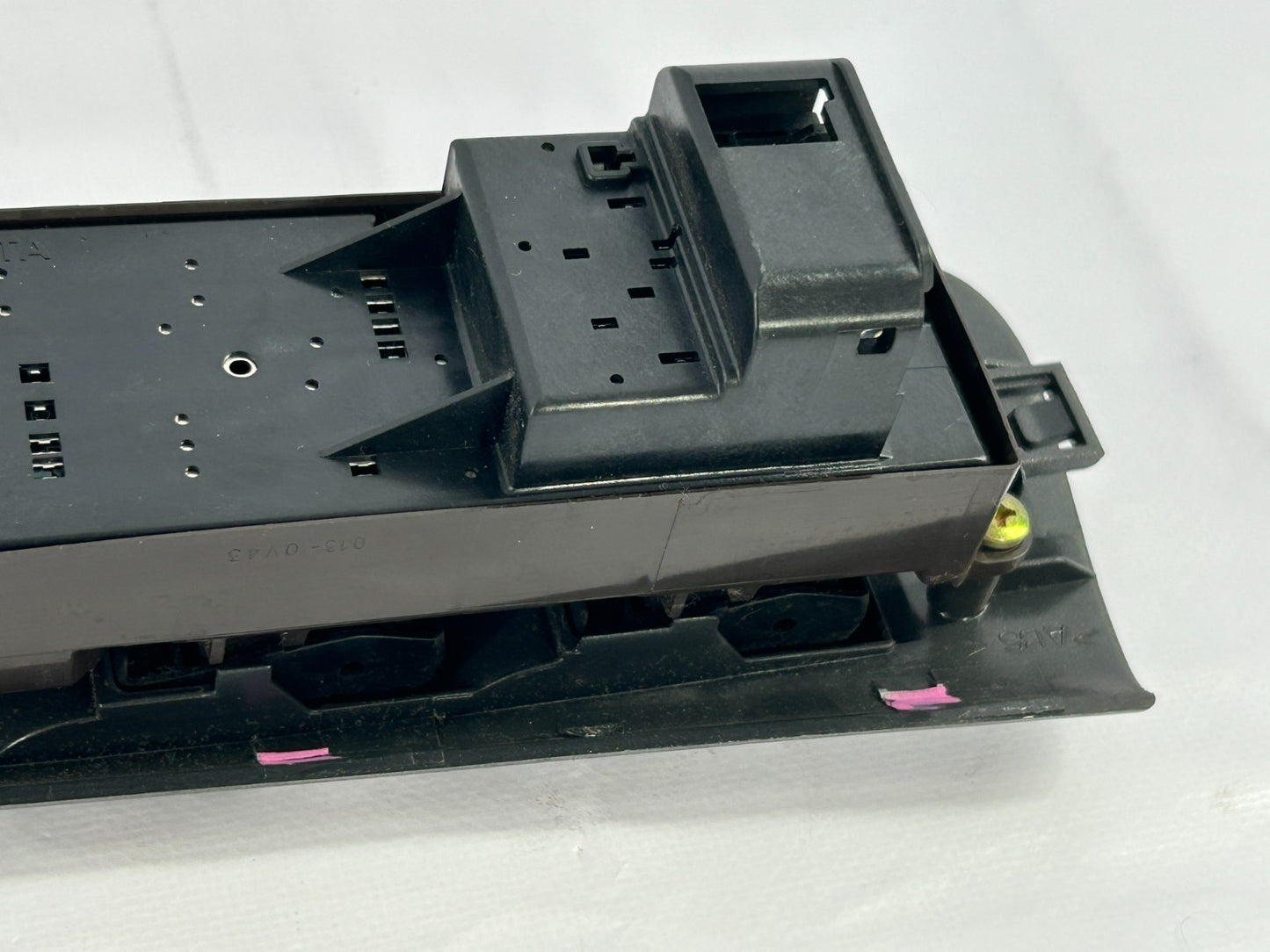 03-05 Toyota Matrix Front Left Door Window Master Switch Assy OEM 84820-01020