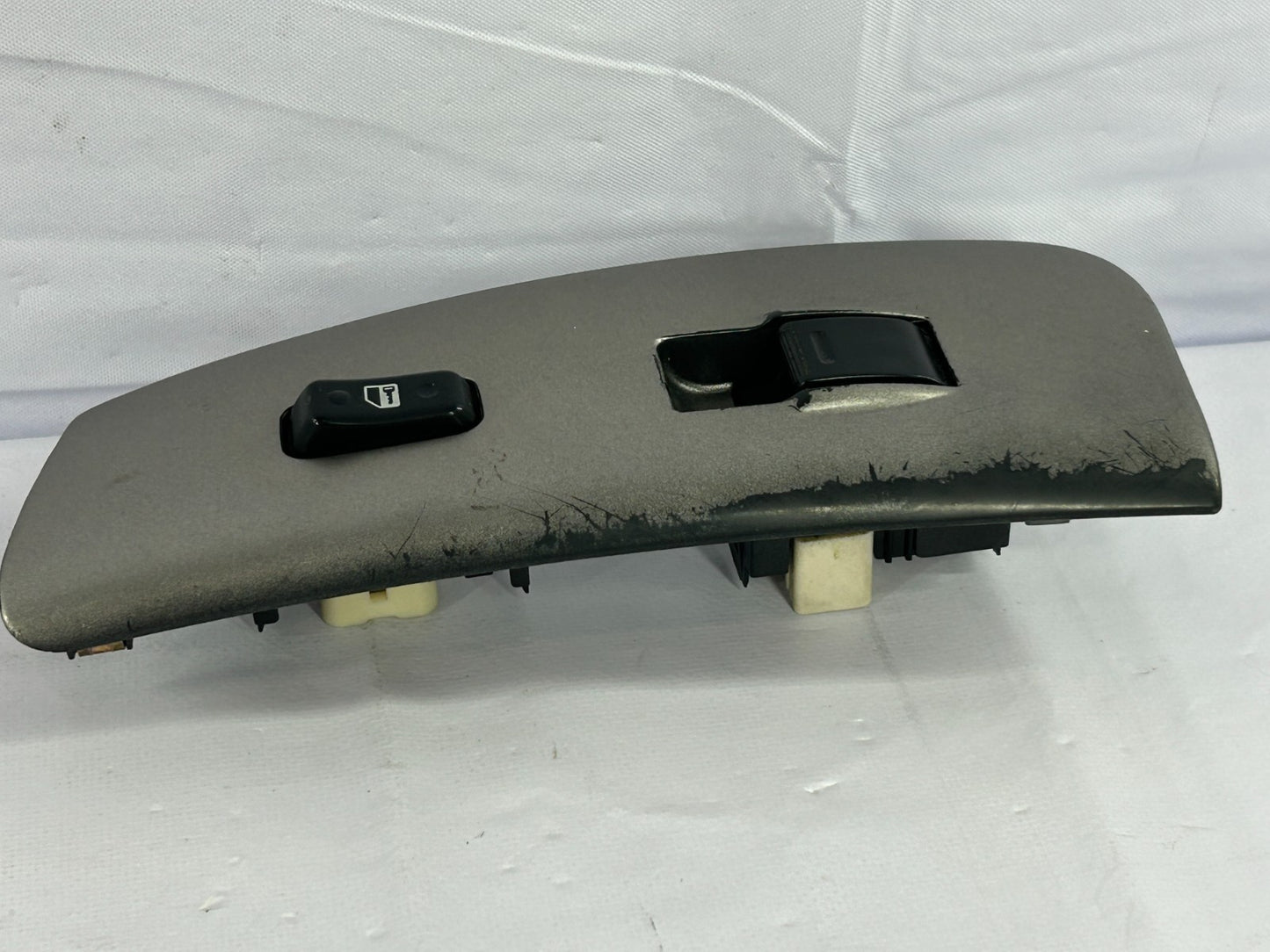 03-08 Toyota Matrix Front Right Power Window Switch Assembly OEM 74231-01030
