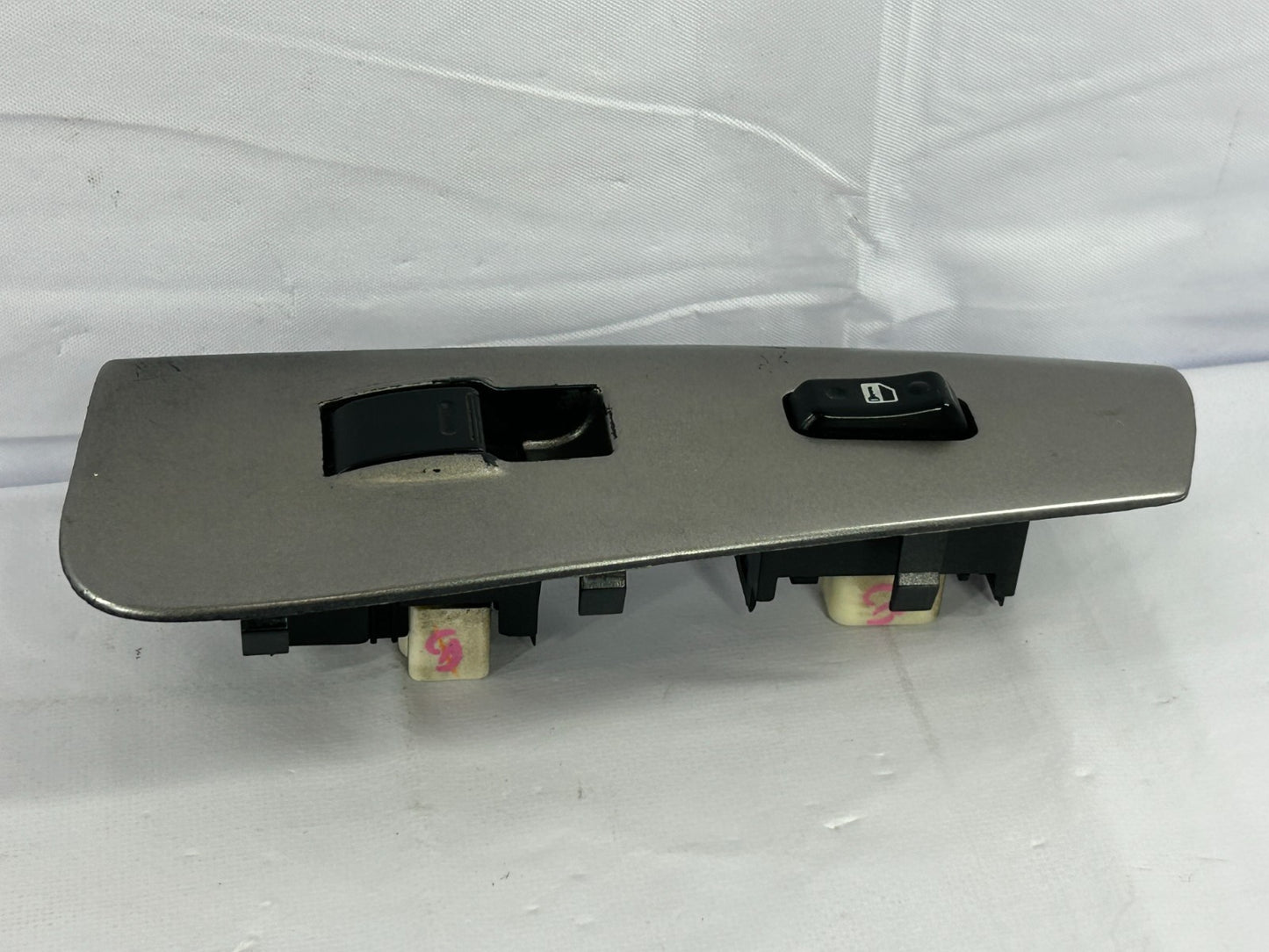 03-08 Toyota Matrix Front Right Power Window Switch Assembly OEM 74231-01030