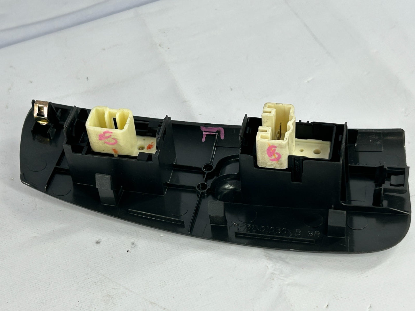 03-08 Toyota Matrix Front Right Power Window Switch Assembly OEM 74231-01030