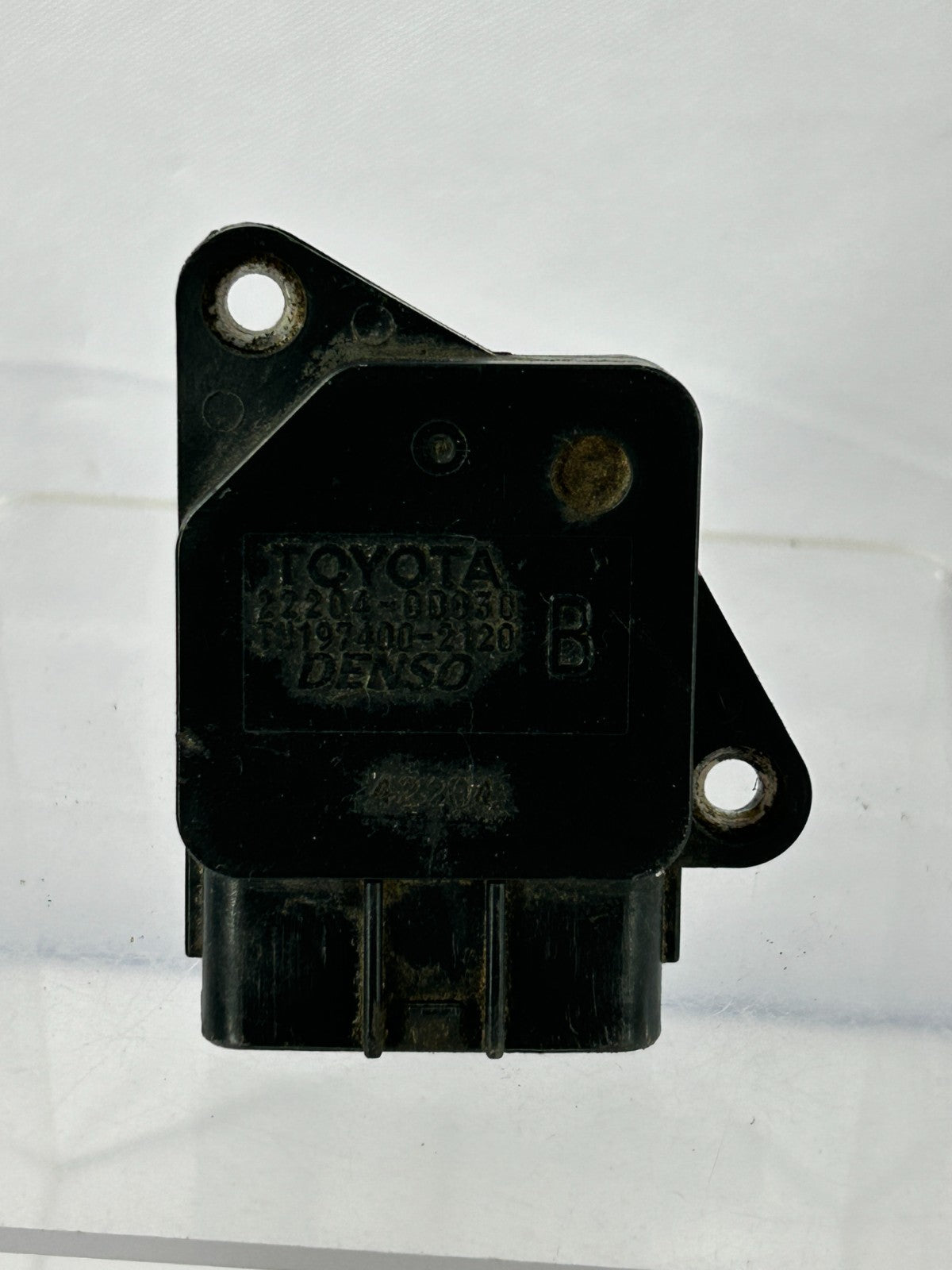 2003-2008 Toyota Matrix Mass Air Flow Meter Sensor Sub-Assembly OEM 22204-0D030