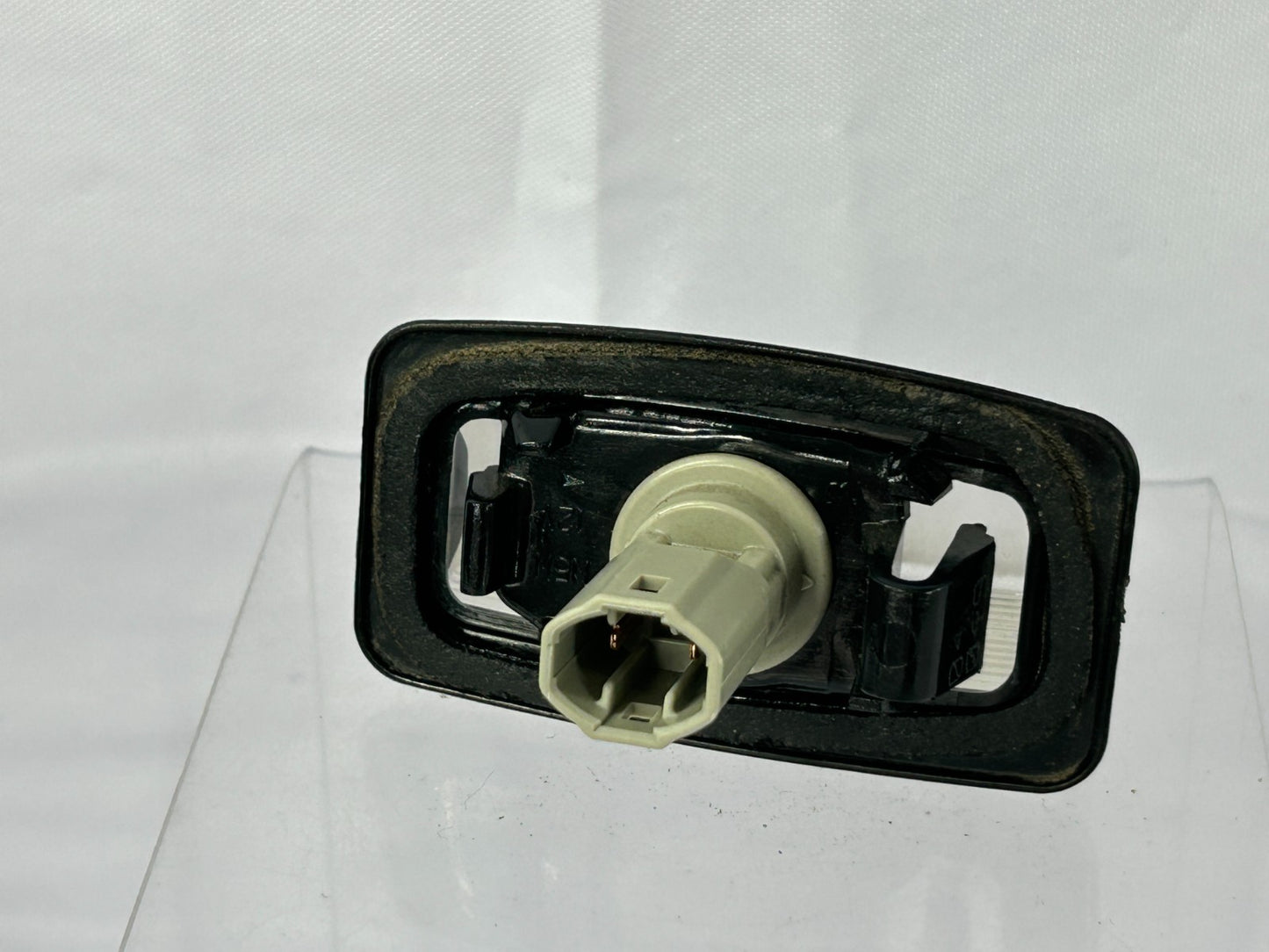 2003-2008 Toyota Matrix License Plate Light Assembly OEM 81270-01070