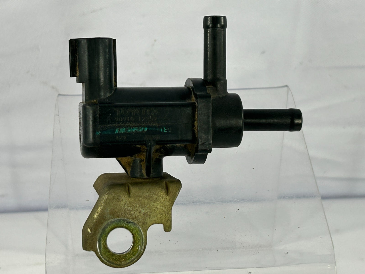 2002-2005 Toyota Tundra Duty Vacuum Switching Valve Assembly OEM 90910-12259