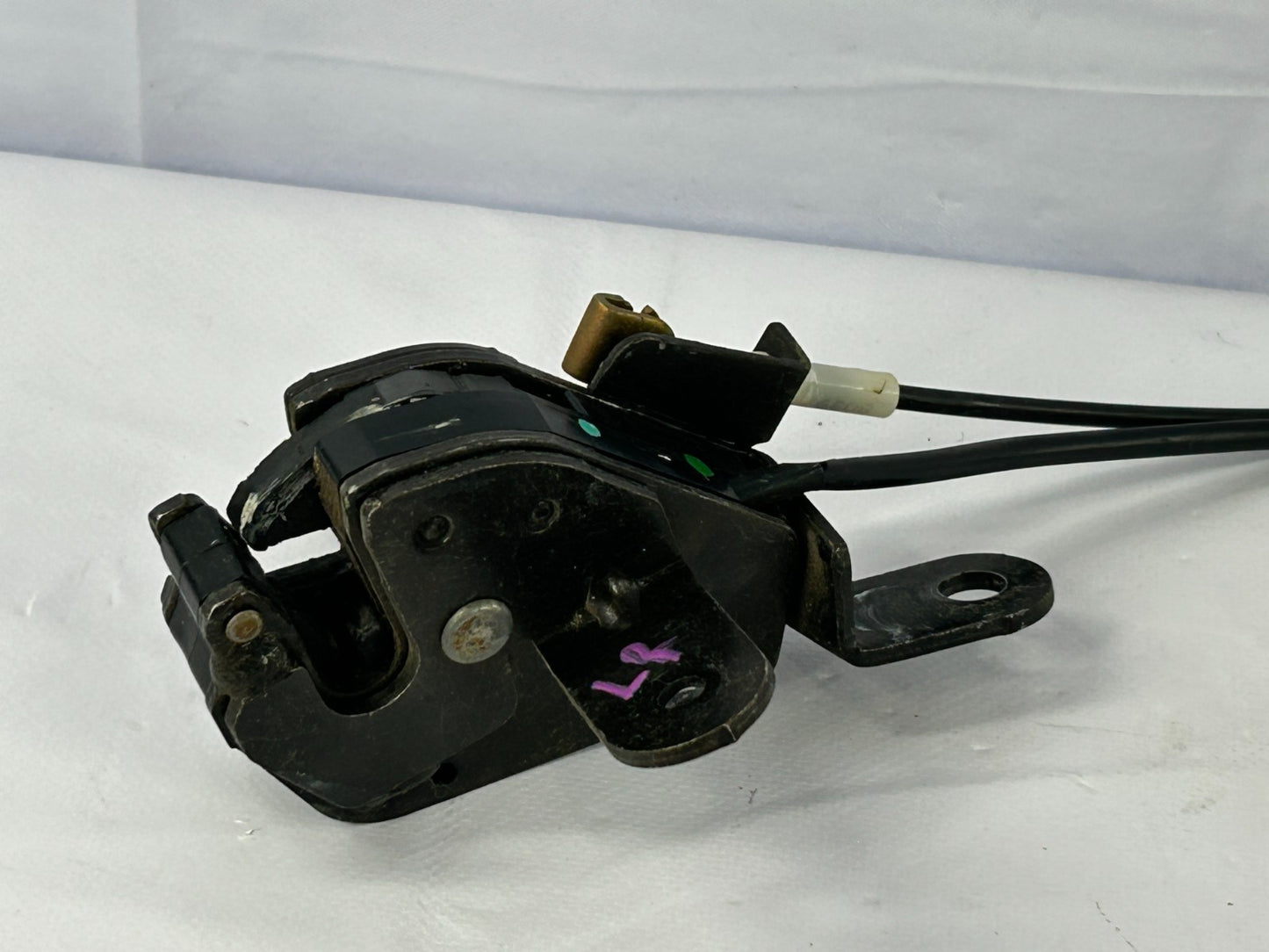 2000-2006 Toyota Tundra Access Cab Rear Left Door Upper Latch OEM 69360-0C010