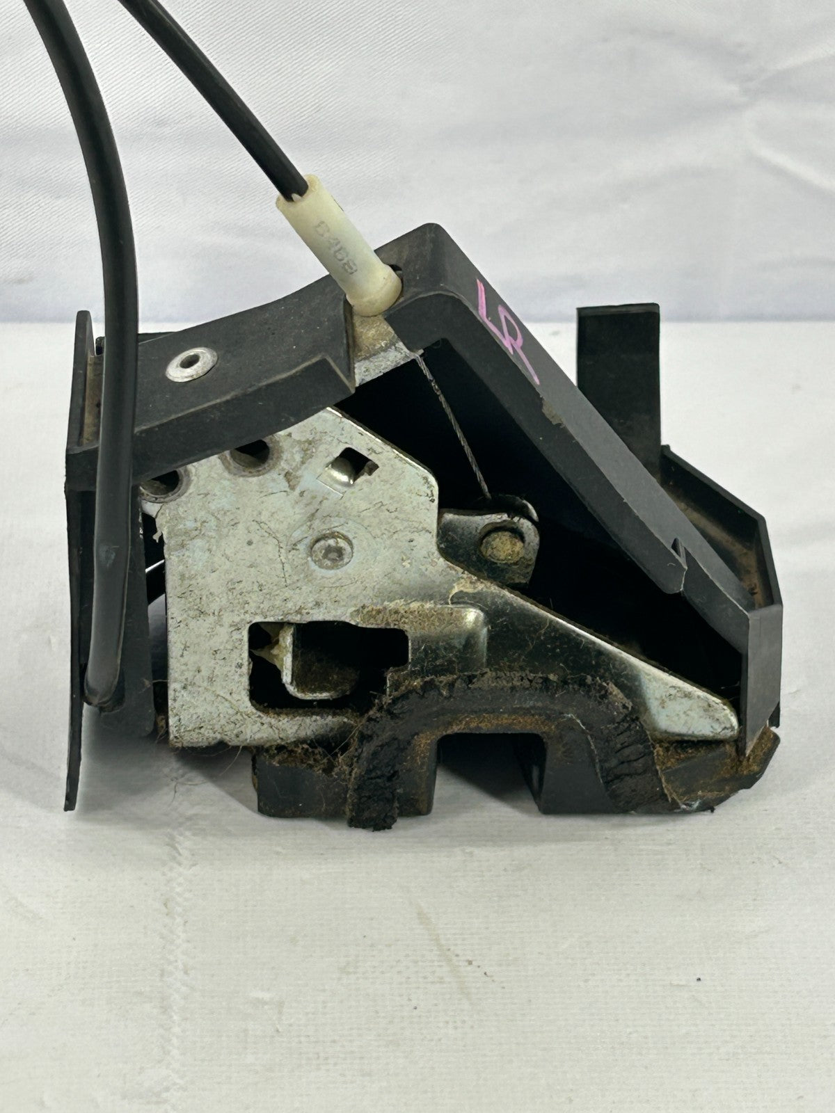 2000-2006 Toyota Tundra Rear Left Lower Door Lock Latch Actuator OEM 69390-34010
