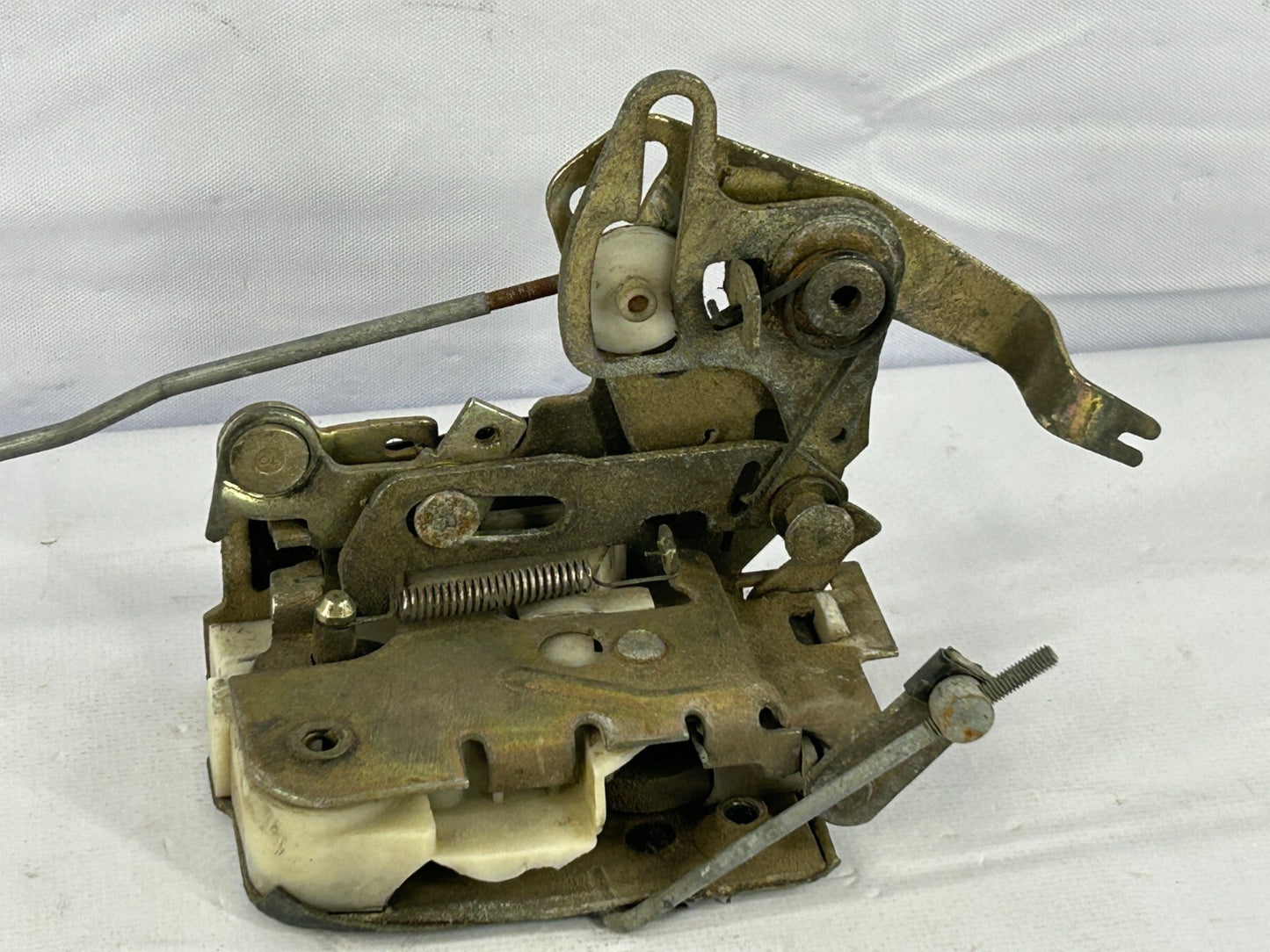 1994-1999 Land Rover Discovery Rear Right Door Lock Latch Assembly OEM MTC9204