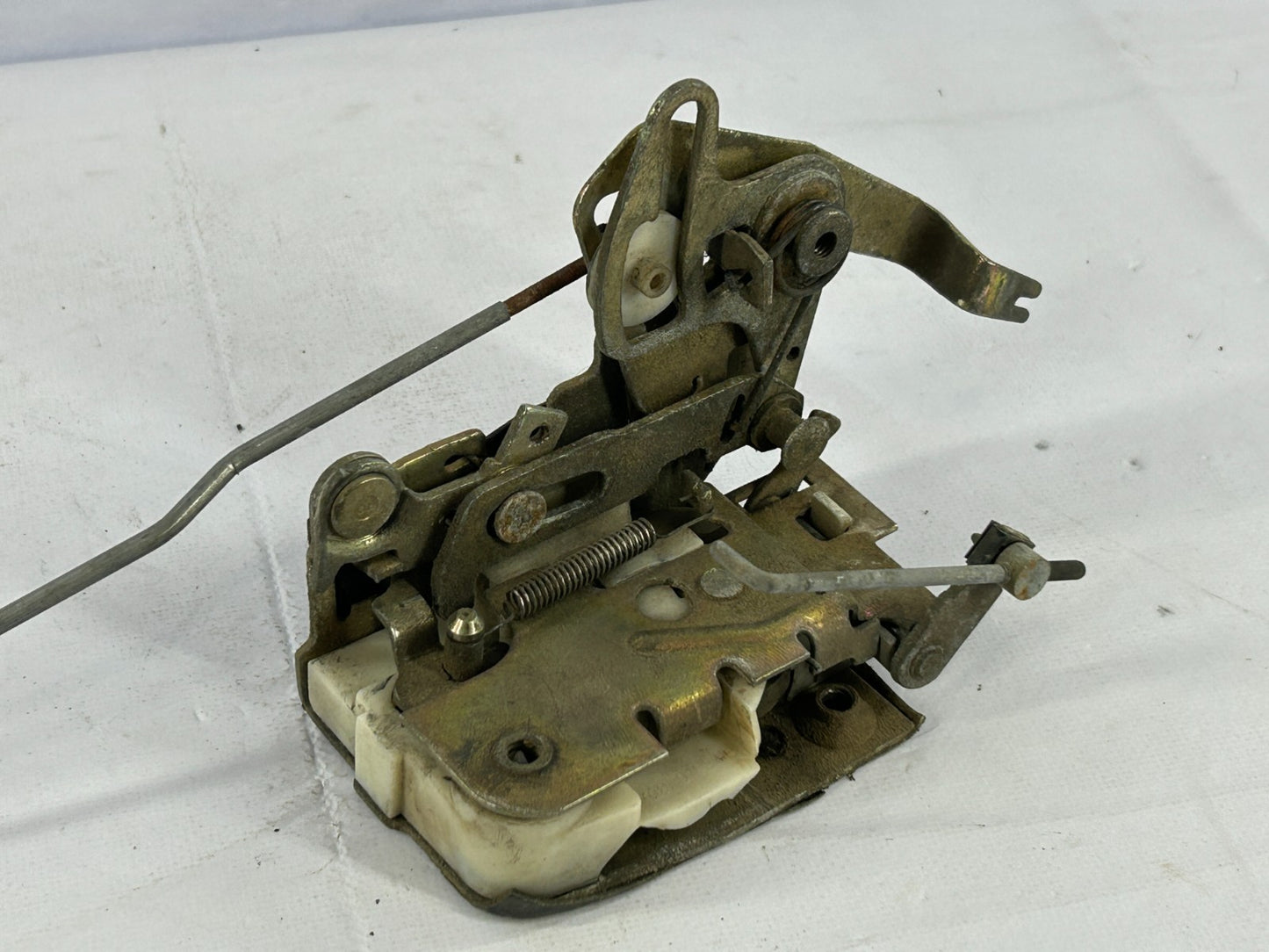 1994-1999 Land Rover Discovery Rear Right Door Lock Latch Assembly OEM MTC9204