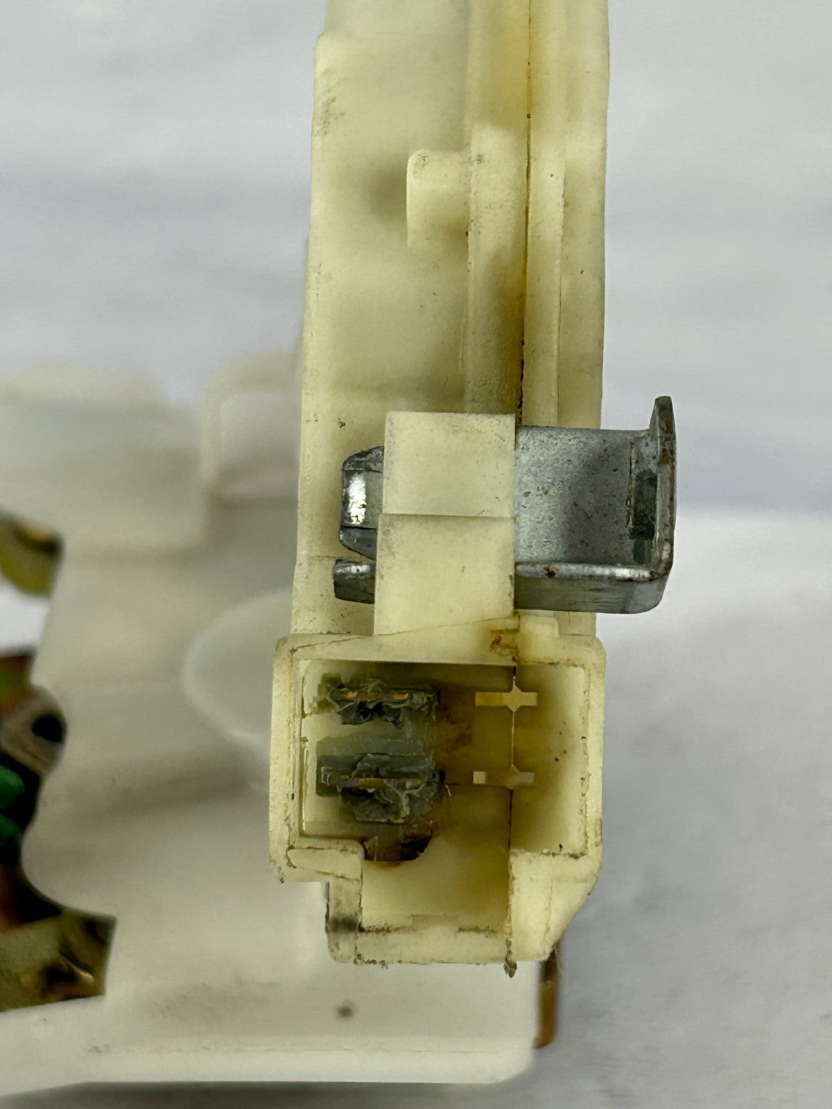2002-2005 Subaru Impreza RS Front Right Door Lock Actuator Assy OEM 61032FE040