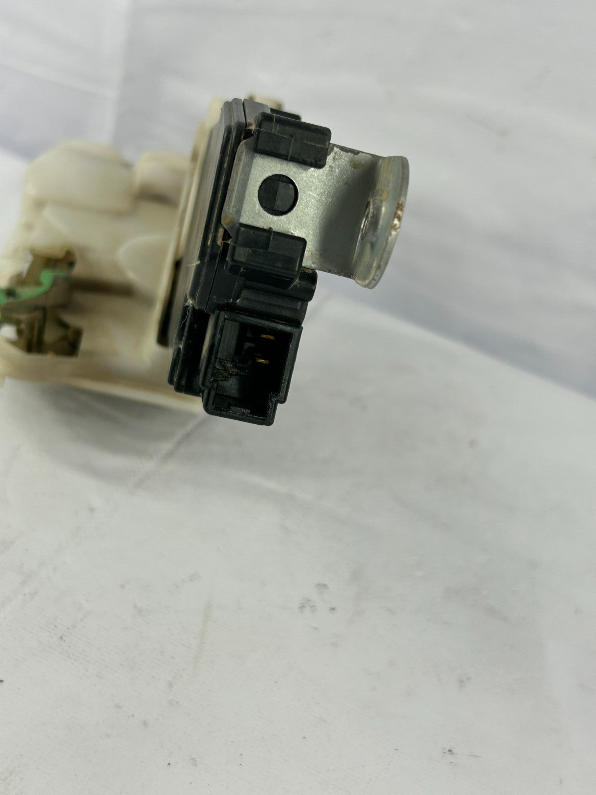 2000-2004 Subaru Outback Front Right Door Lock Actuator OEM 61100AE00B