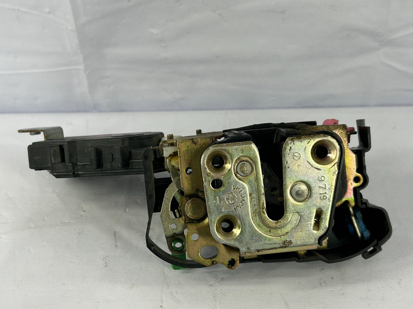 2000-2004 Subaru Outback Front Right Side Door Lock Actuator OEM 61100AE00B