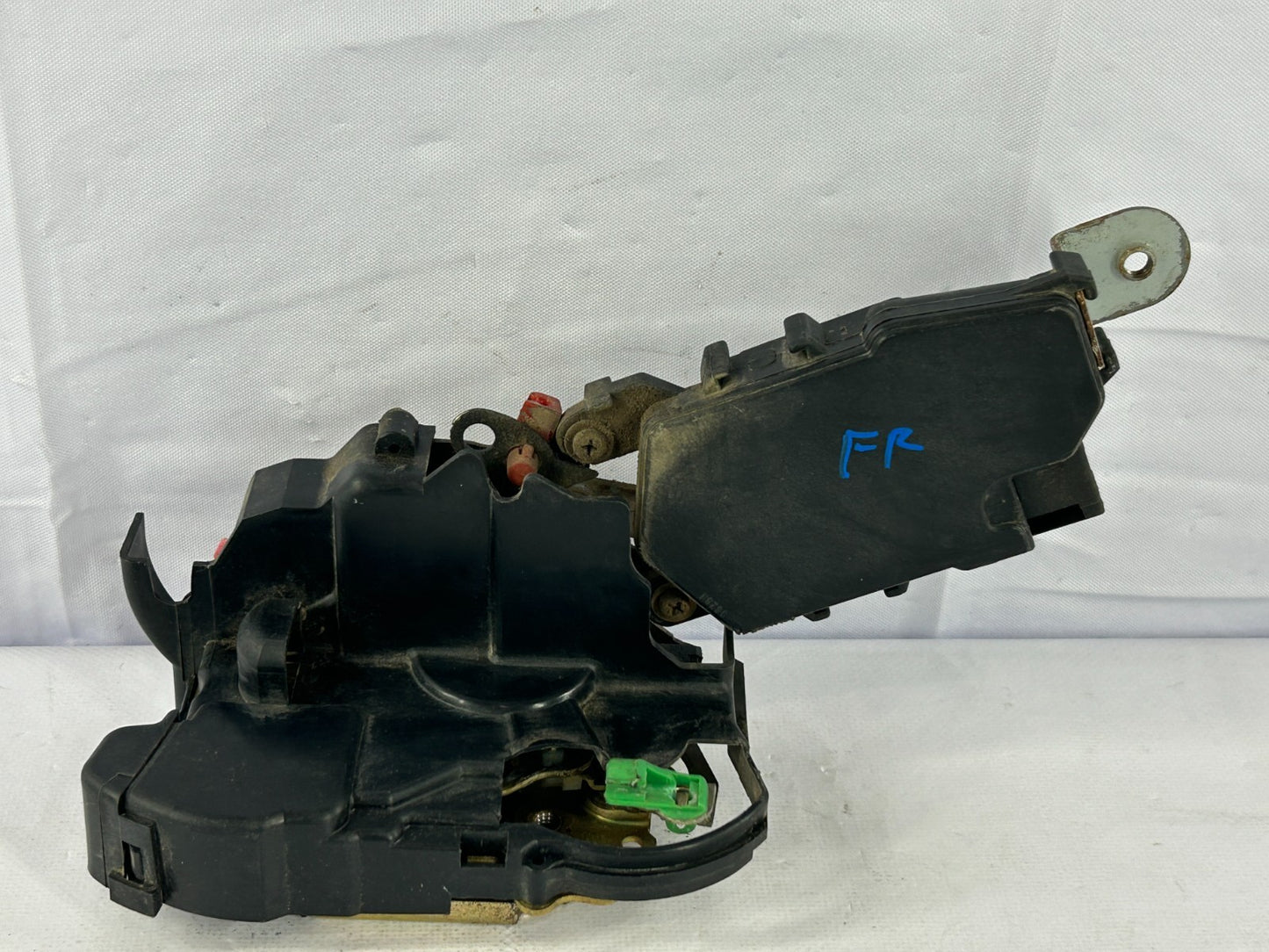 2000-2004 Subaru Outback Front Right Side Door Lock Actuator OEM 61100AE00B