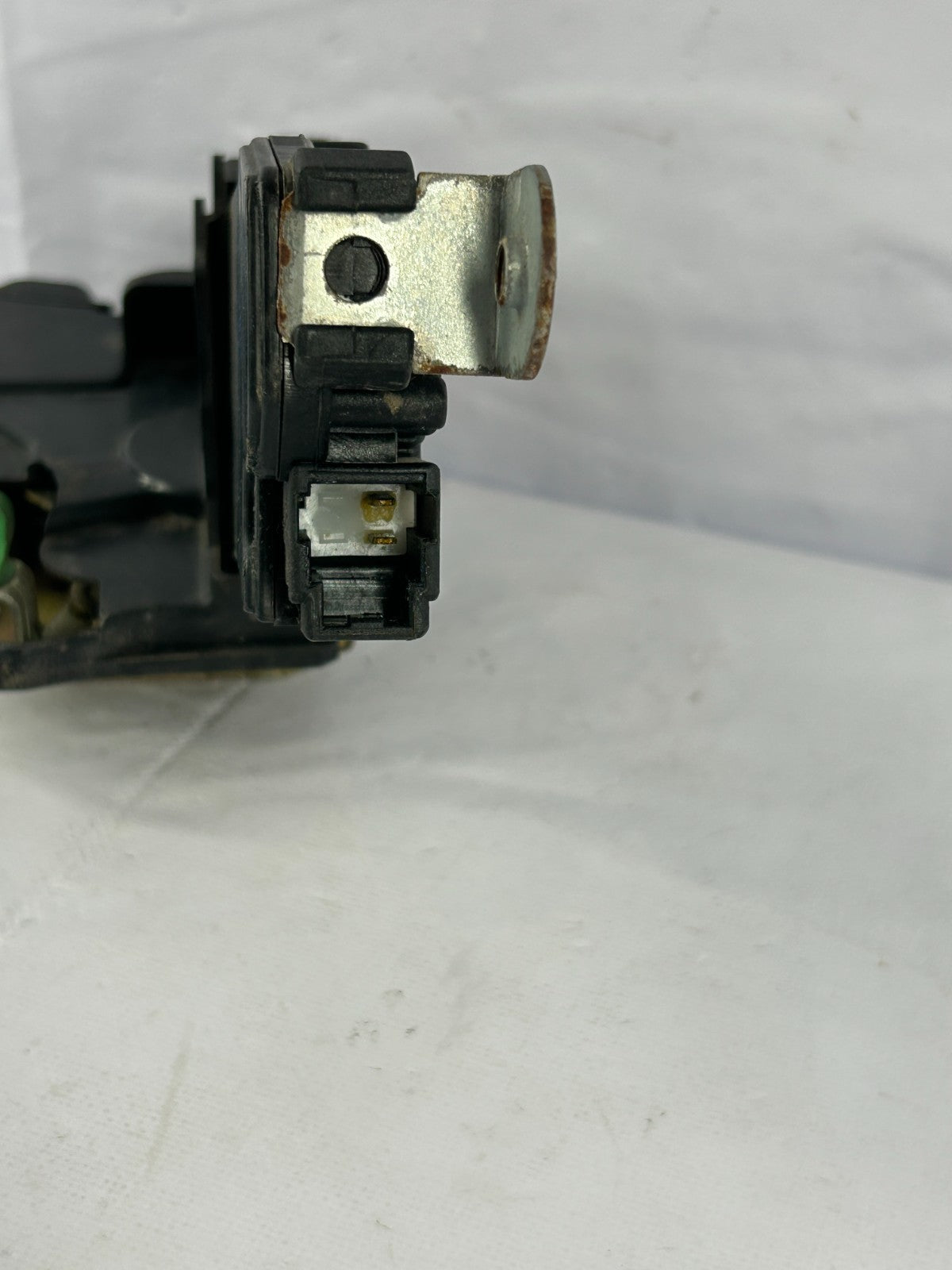 2000-2004 Subaru Outback Front Right Side Door Lock Actuator OEM 61100AE00B