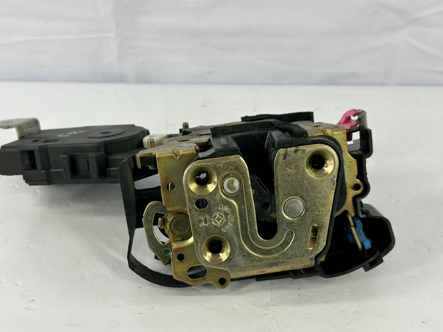 2000-2004 Subaru Legacy Outback Front Right Door Lock Actuator OEM 61100AE00B