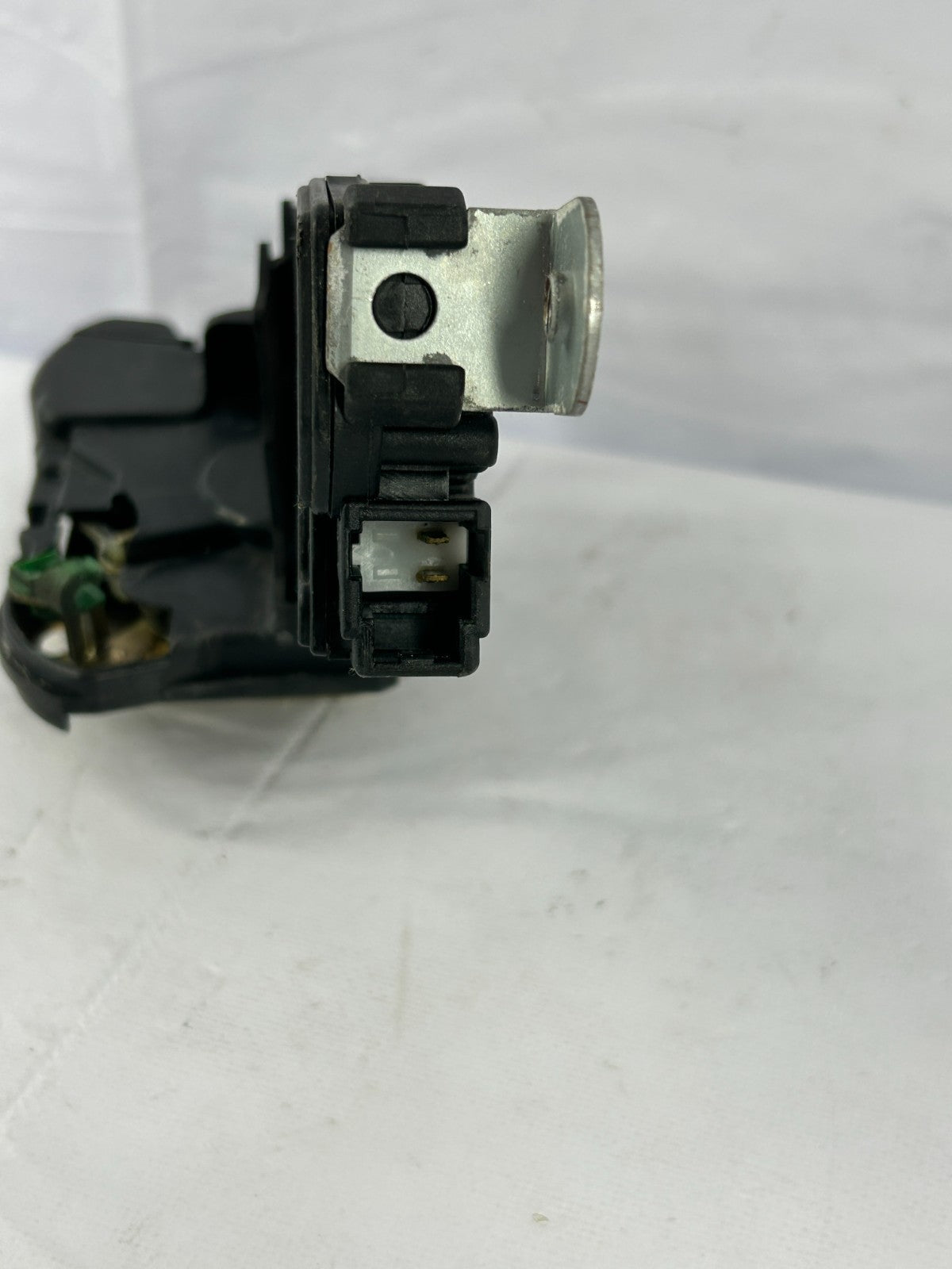 2000-2004 Subaru Legacy Outback Front Right Door Lock Actuator OEM 61100AE00B