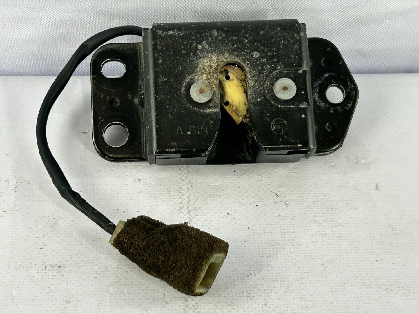 1996-1998 Lexus LX450 Rear Door Lock Actuator Assembly OEM 69350-60040
