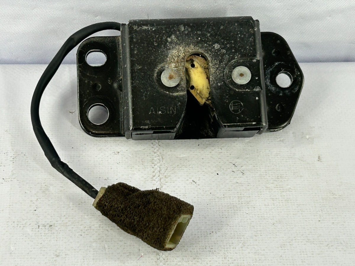 1996-1998 Lexus LX450 Rear Door Lock Actuator Assembly OEM 69350-60040