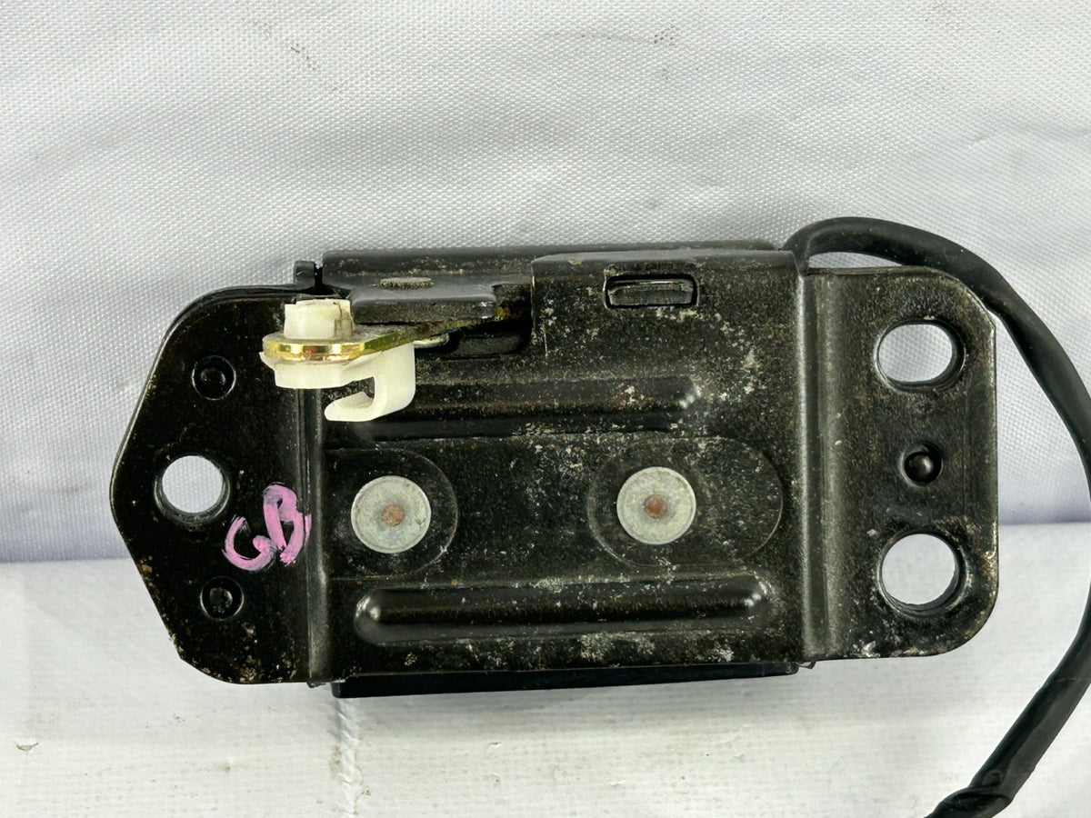 1996-1998 Lexus LX450 Rear Door Lock Actuator Assembly OEM 69350-60040