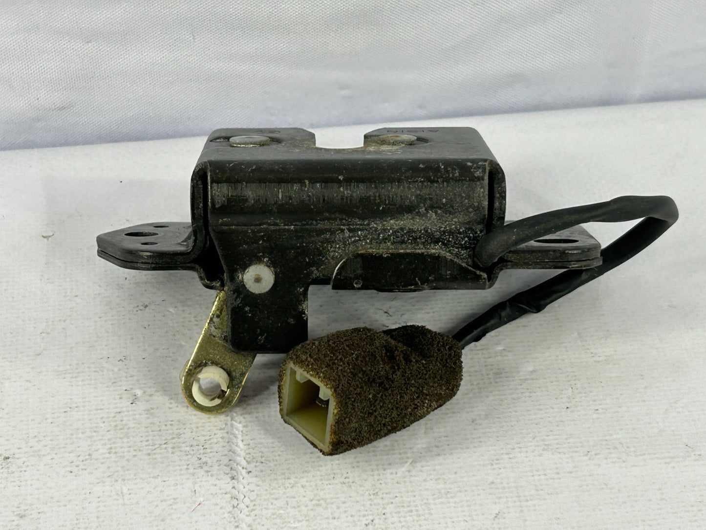 1996-1998 Lexus LX450 Rear Door Lock Actuator Assembly OEM 69350-60040