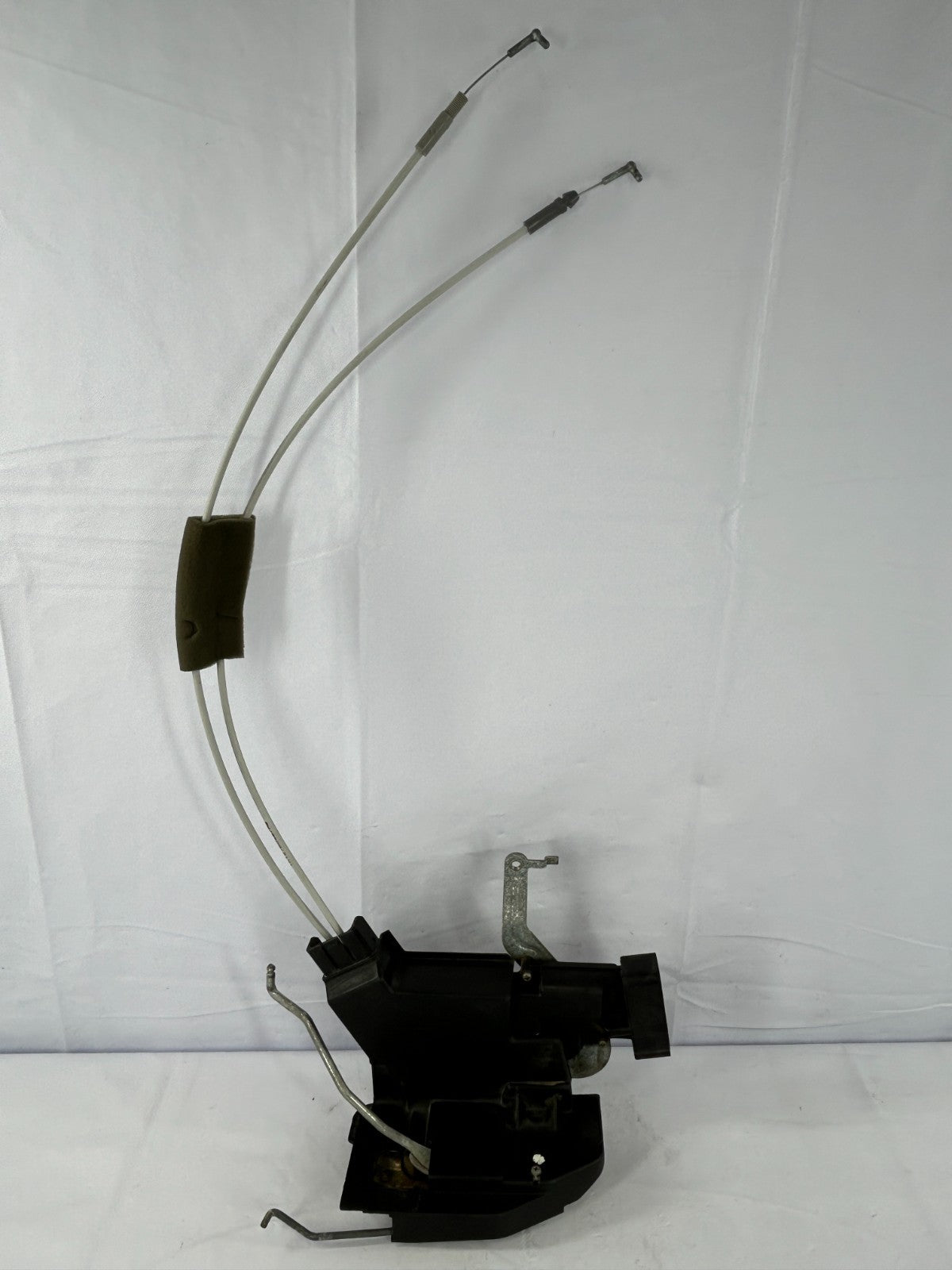 2001-2007 Toyota Sequoia Front Right Door Lock Latch Actuator OEM 69030-0C021