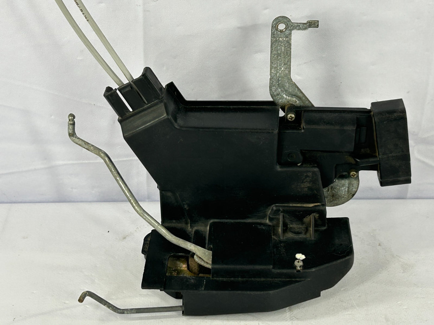 2001-2007 Toyota Sequoia Front Right Door Lock Latch Actuator OEM 69030-0C021