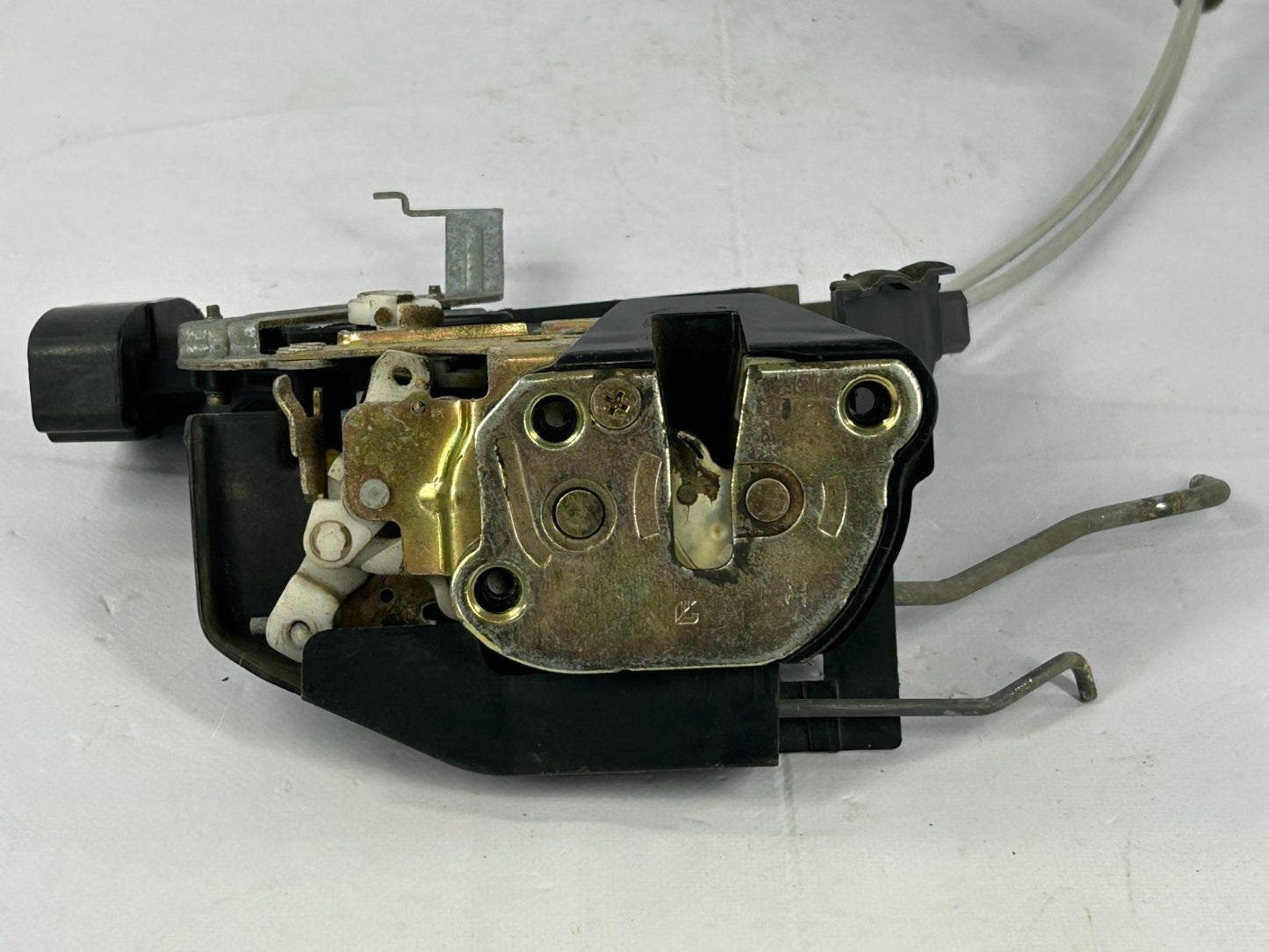 2001-2007 Toyota Sequoia Front Right Door Lock Latch Actuator OEM 69030-0C021