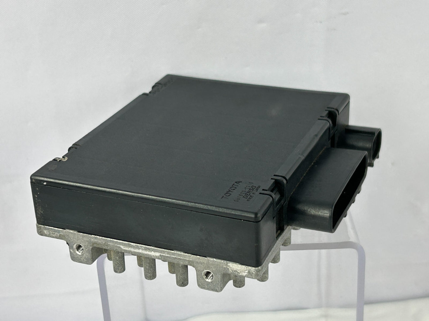 2000 Lexus RX300 Towing Converter Module Unit With Bracket OEM 08921-04821