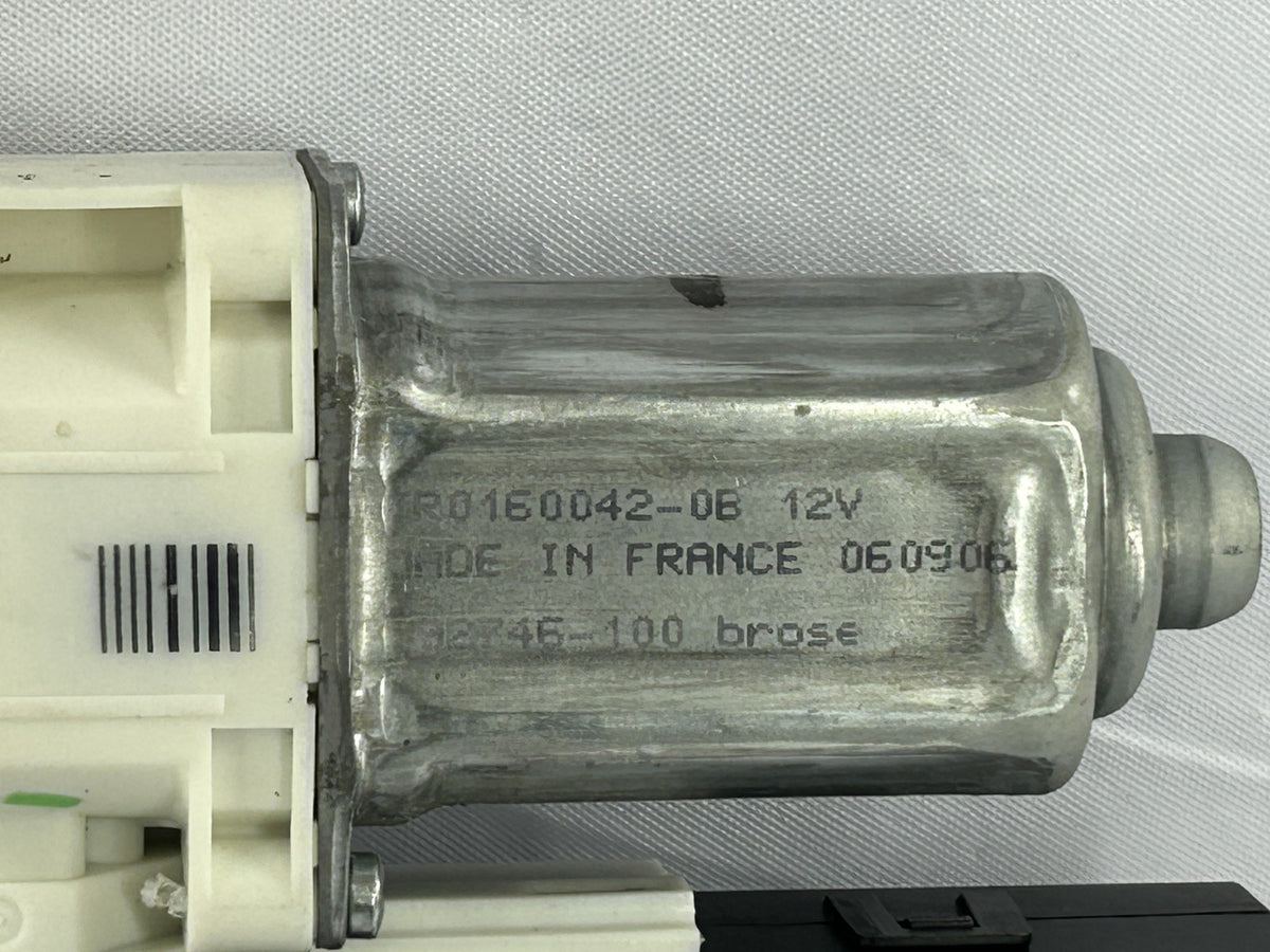 Volvo S40 V50 Front Right Window Motor & Control Module OEM 30739067AD