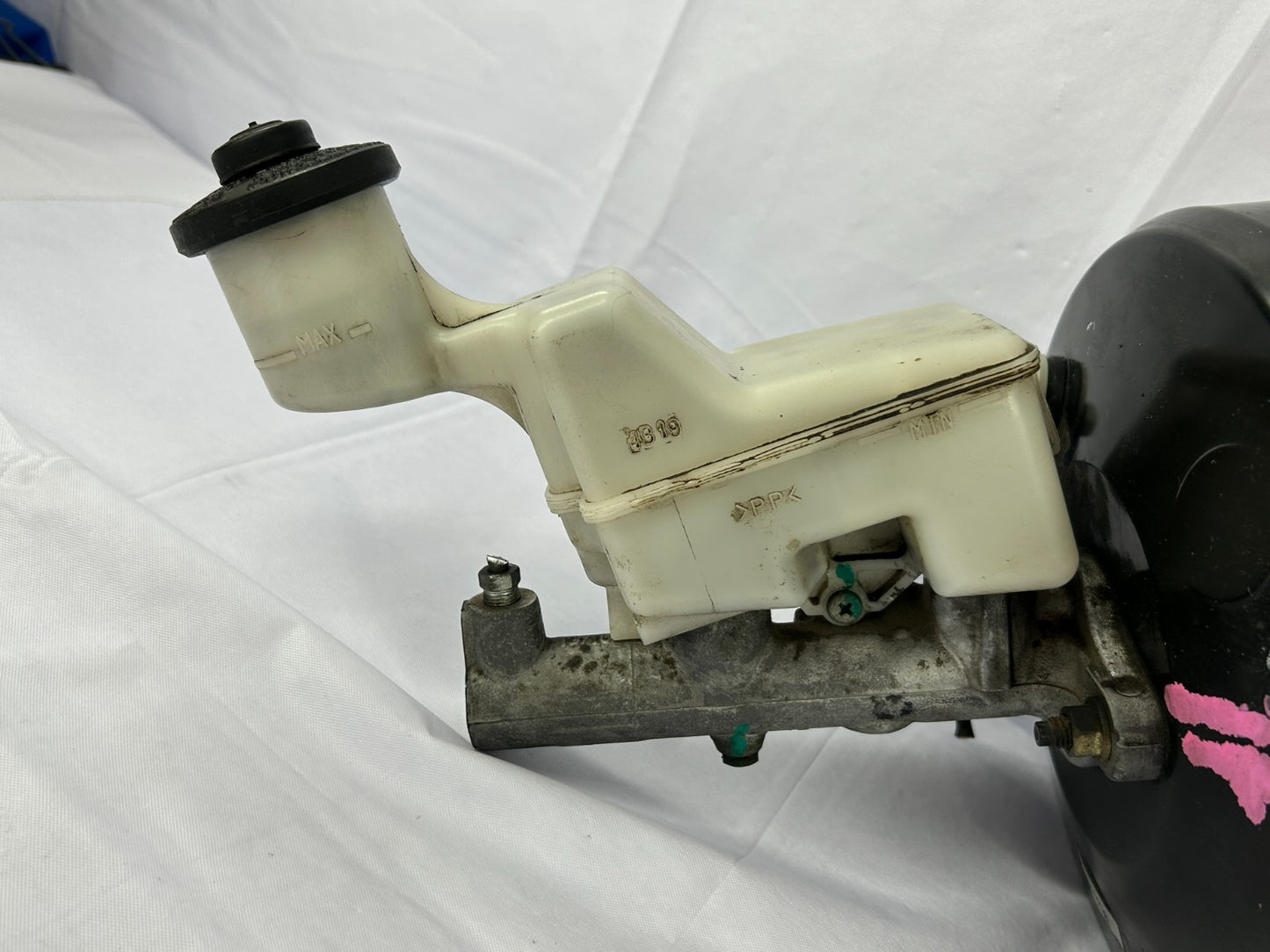 2003-2008 Toyota Matrix Power Brake Booster & Master Cylinder OEM 44610-02210
