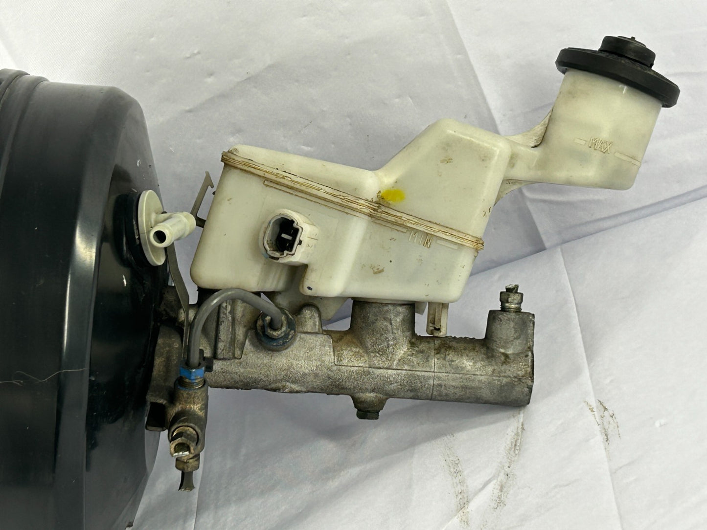 2003-2008 Toyota Matrix Power Brake Booster & Master Cylinder OEM 44610-02210