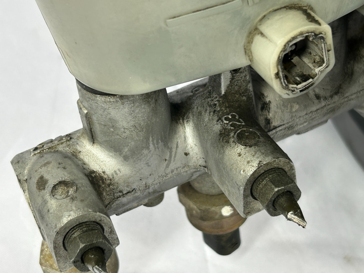 2002-2007 Toyota Sequoia Power Brake Booster Master Cylinder OEM 44610-0C041