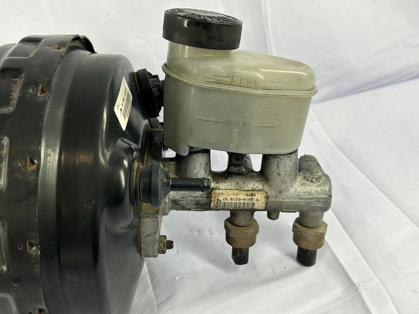 2002-2007 Toyota Sequoia Power Brake Booster Master Cylinder OEM 44610-0C041