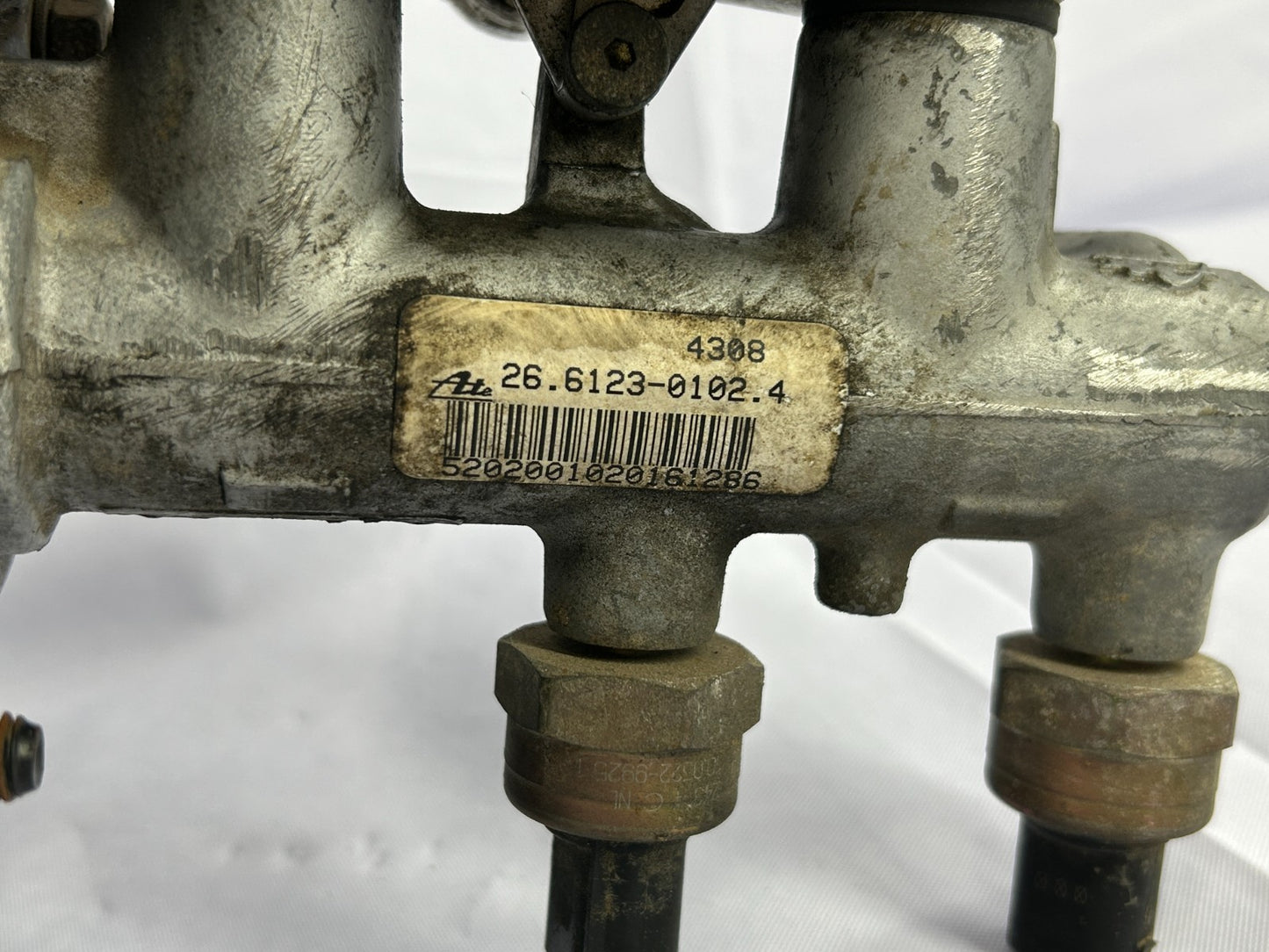 2002-2007 Toyota Sequoia Power Brake Booster Master Cylinder OEM 44610-0C041
