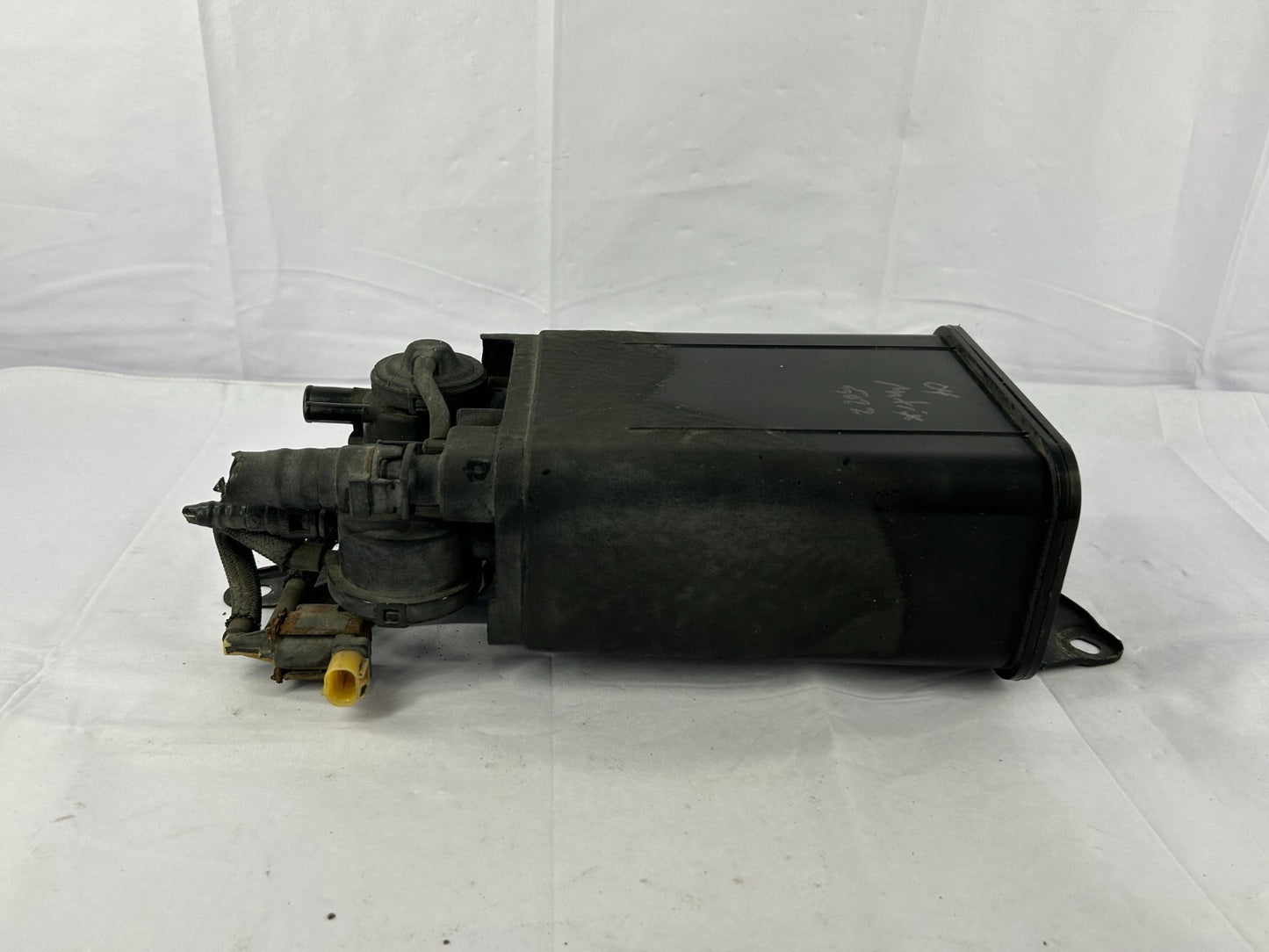 2003-2005 Toyota Matrix Fuel Vapor Charcoal Canister Assembly OEM 77740-02121